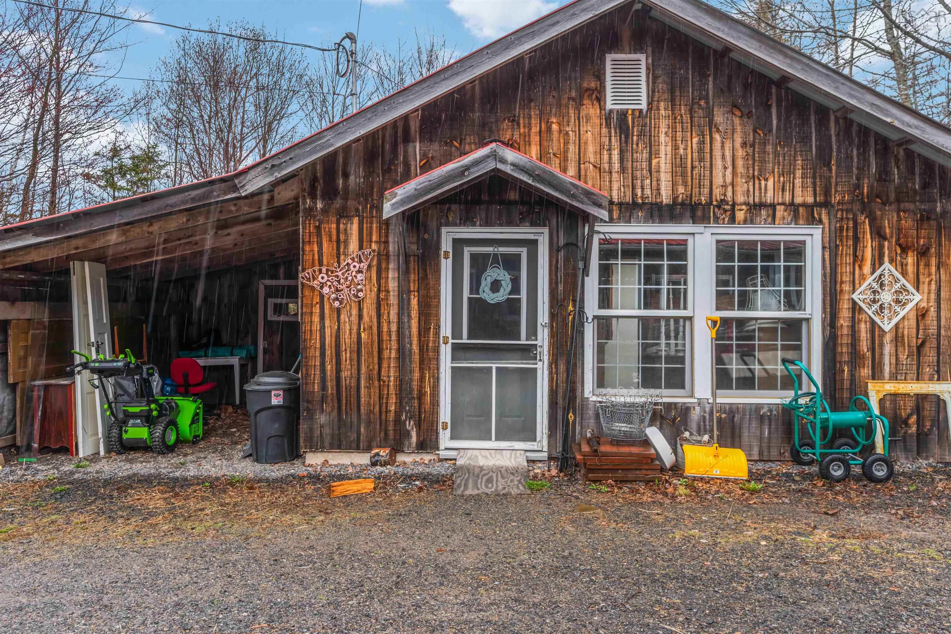 $399,999.00: 3488 Brow of Mountain Road, West Black Rock