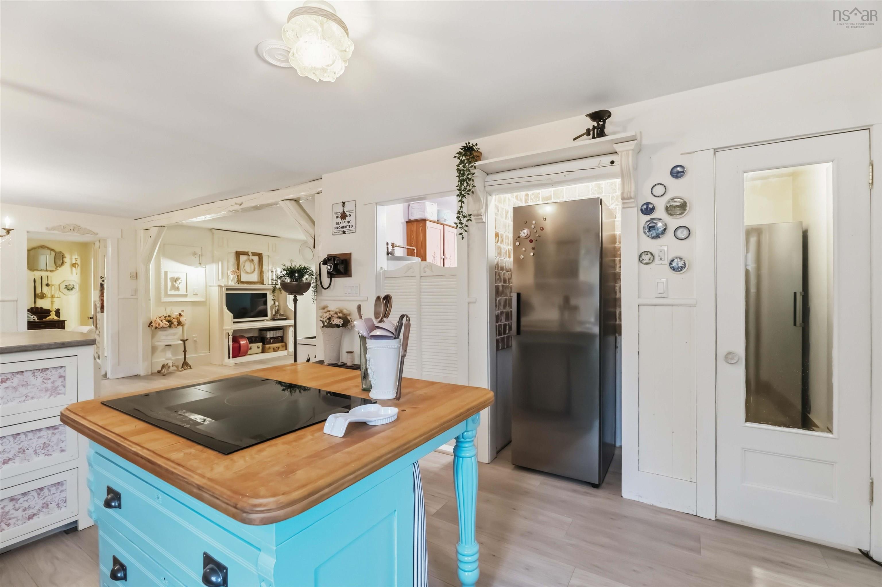 $399,999.00: 3488 Brow of Mountain Road, West Black Rock
