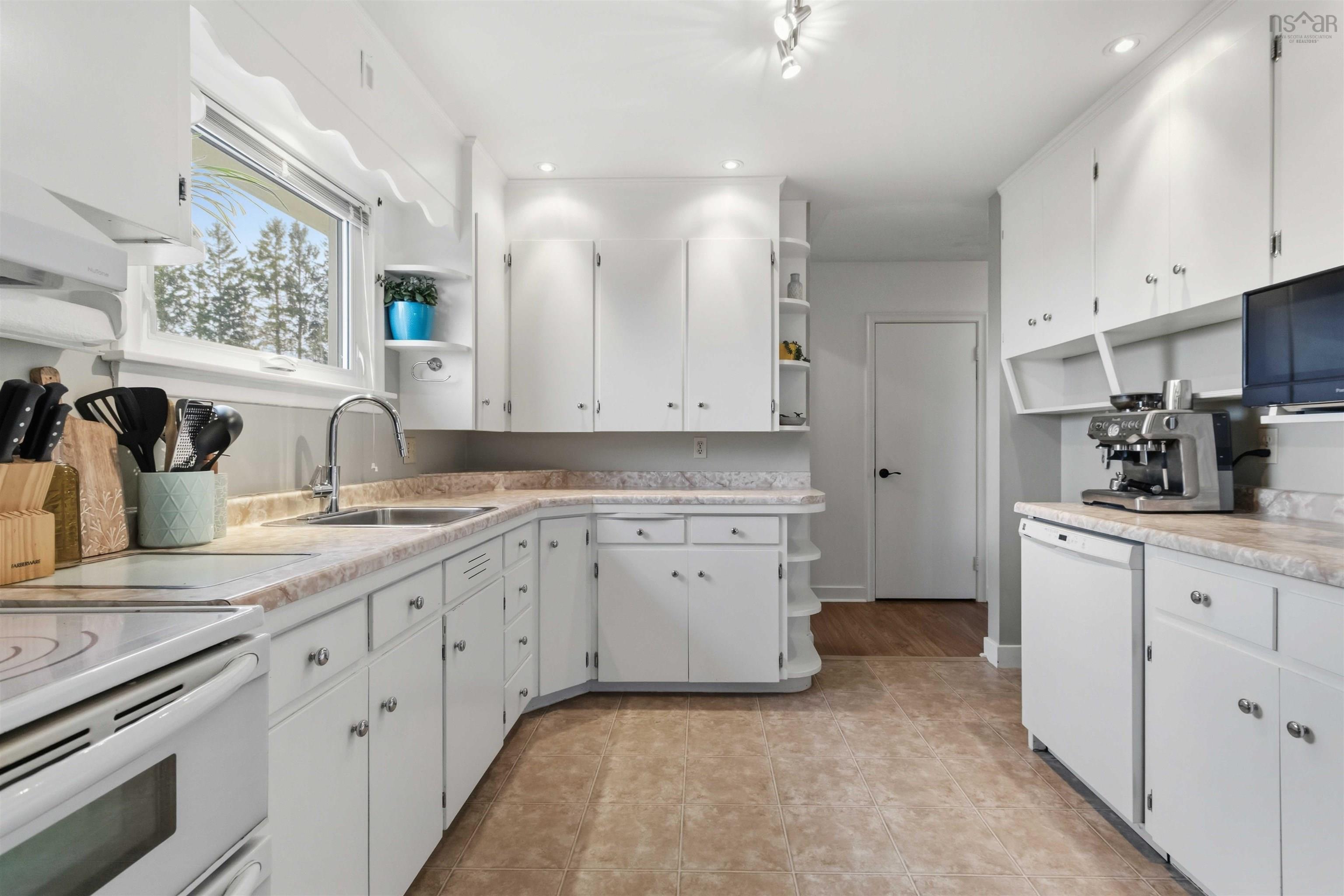 $475,000.00: 65 Back Road, Broad Cove