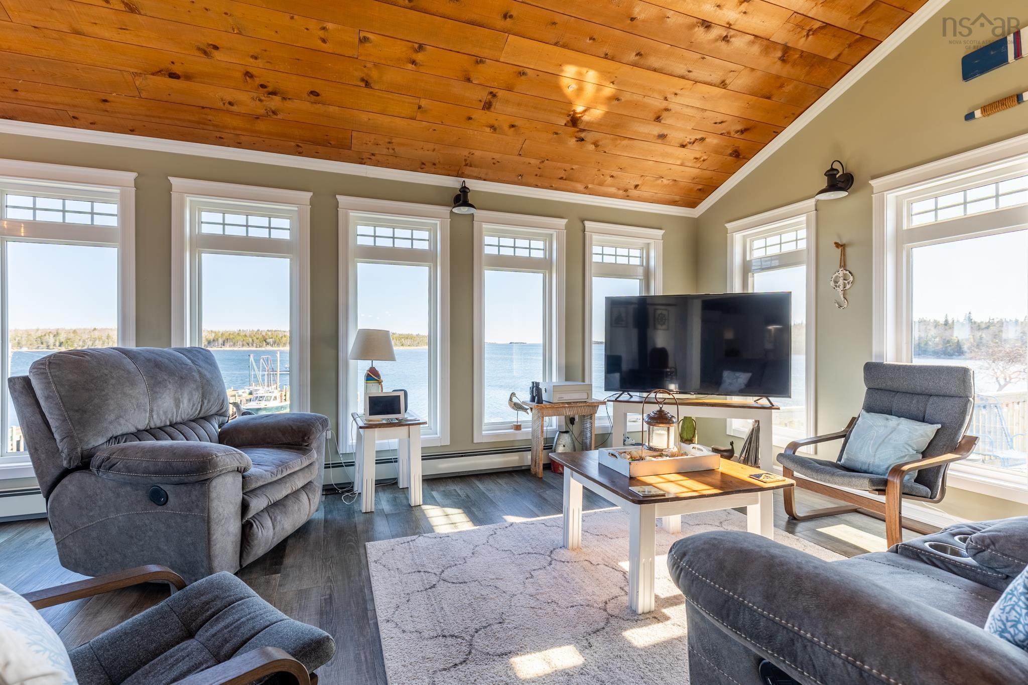 $529,000.00: 5 Highway 308, Morris Island