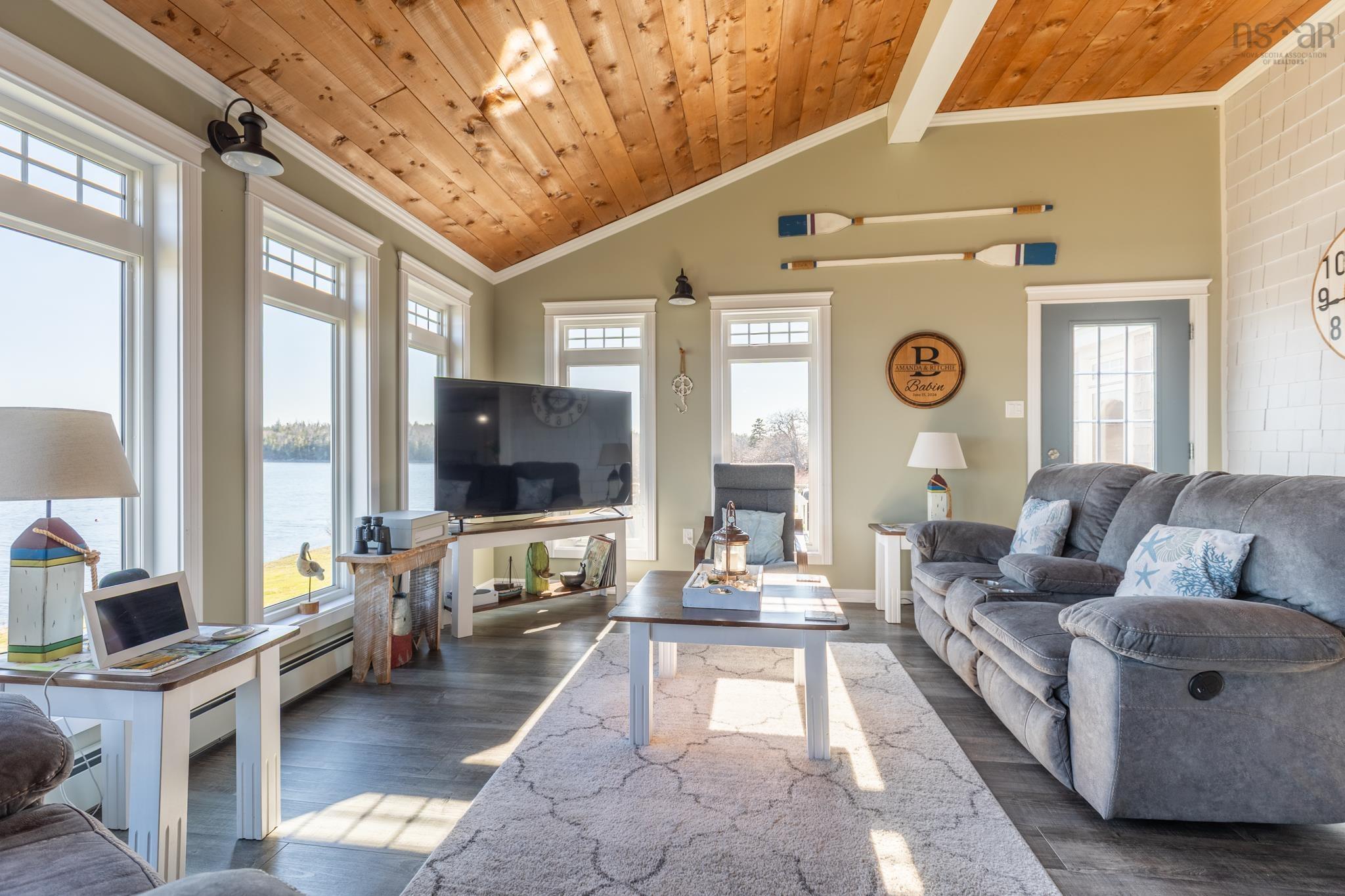 $529,000.00: 5 Highway 308, Morris Island