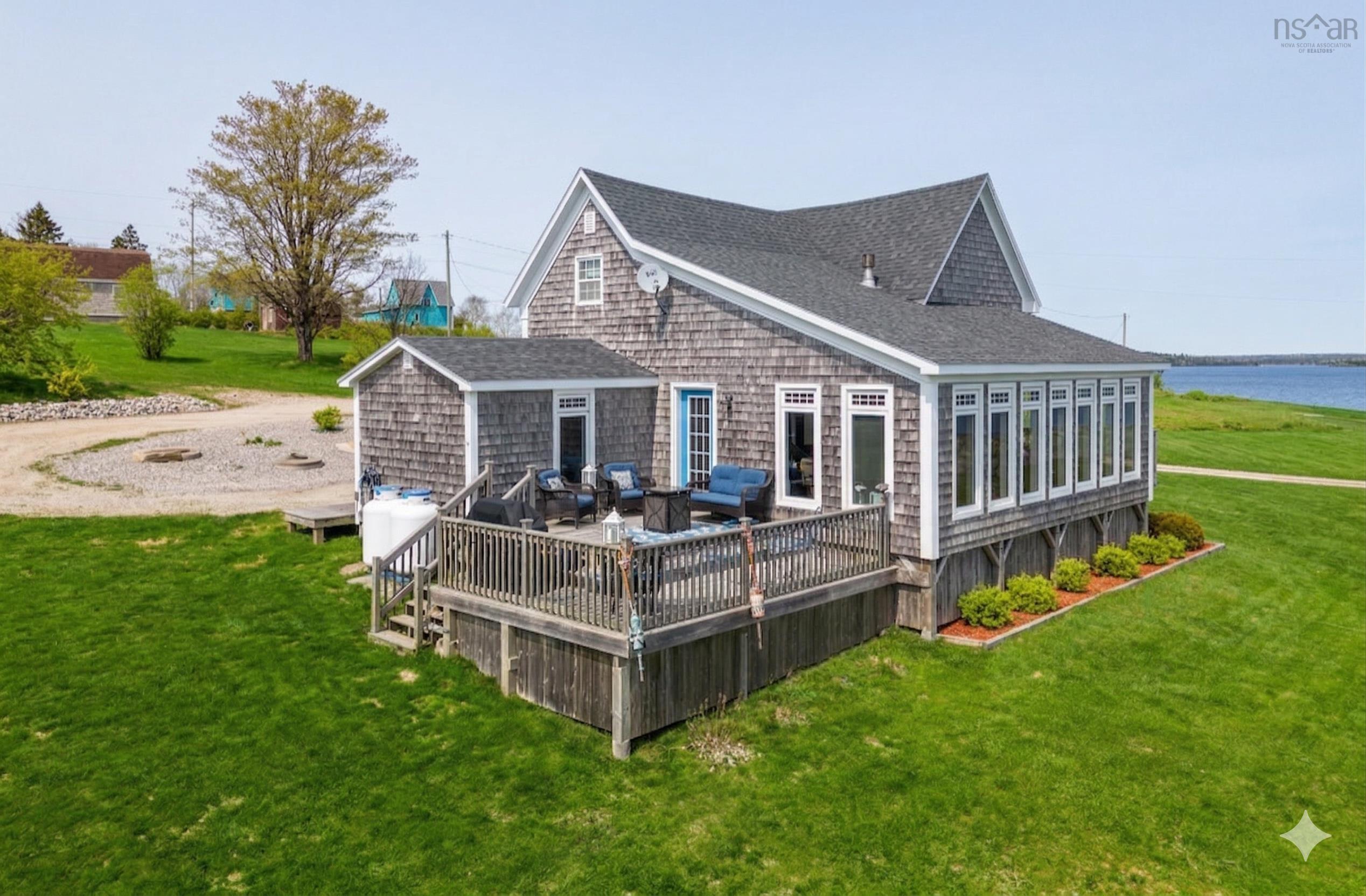 $529,000.00: 5 Highway 308, Morris Island