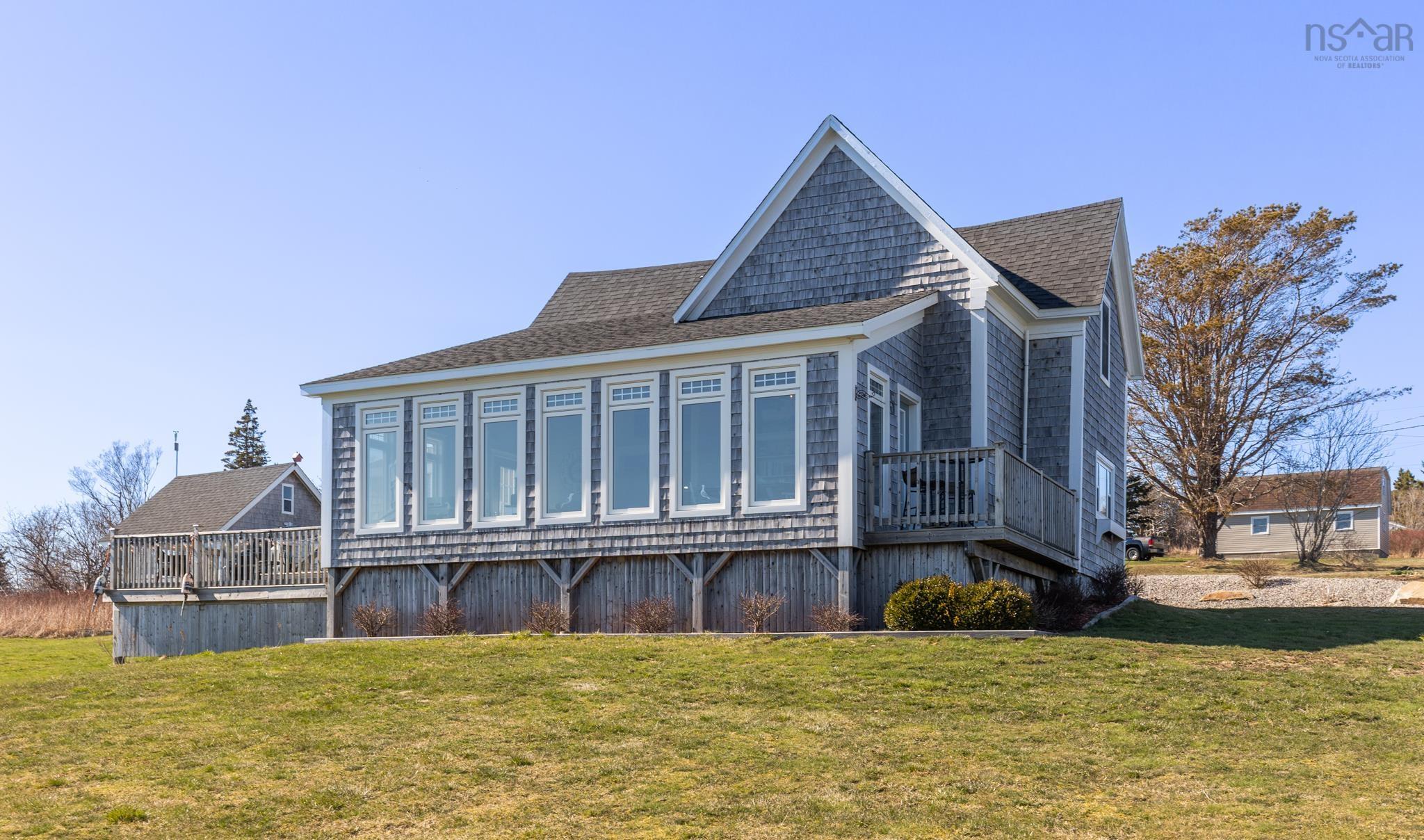 $529,000.00: 5 Highway 308, Morris Island