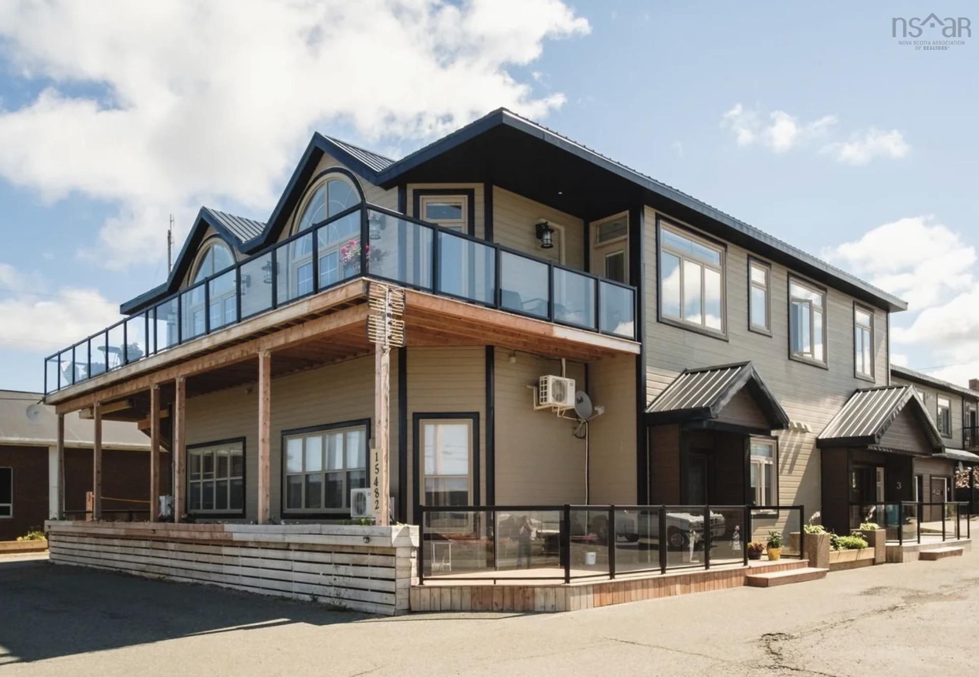 $2,890,000.00: 15482 Cabot Trail, Chéticamp