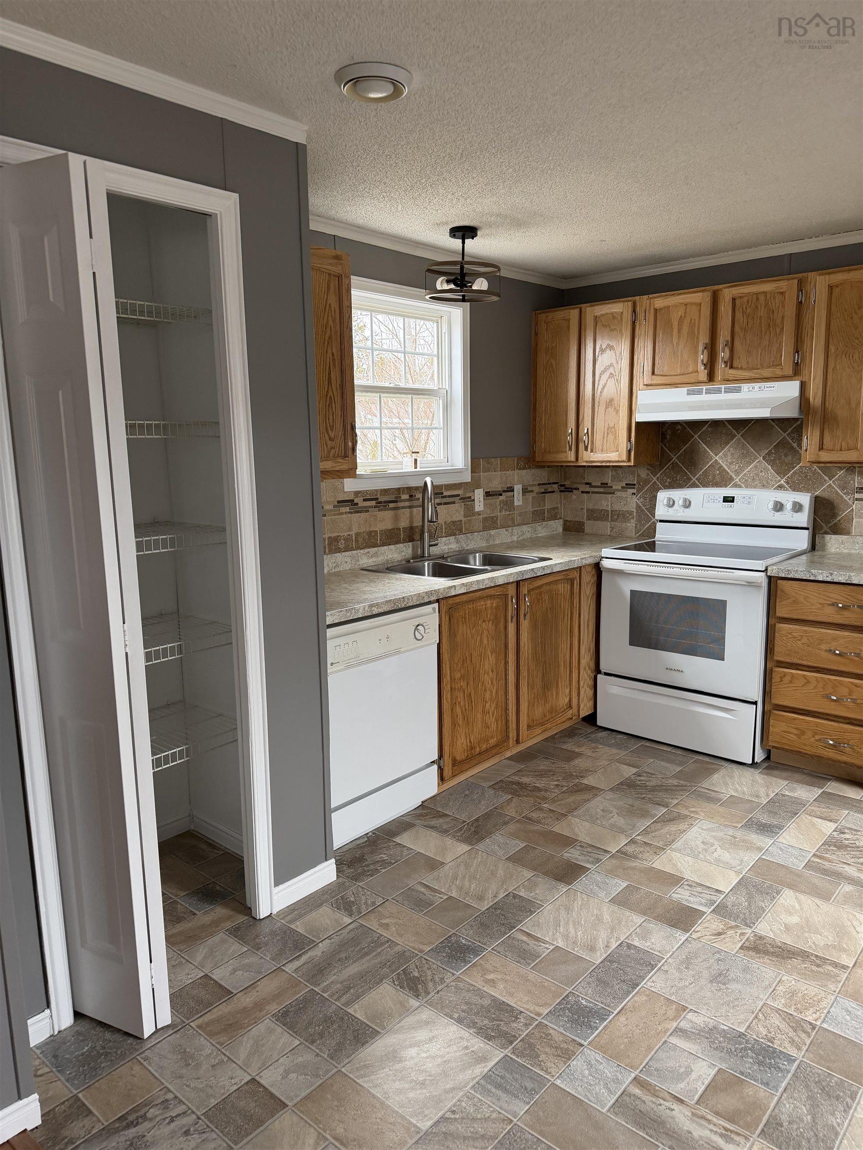 $169,900.00: 63 Greenhill Drive            B2V 2V9, Antigonish