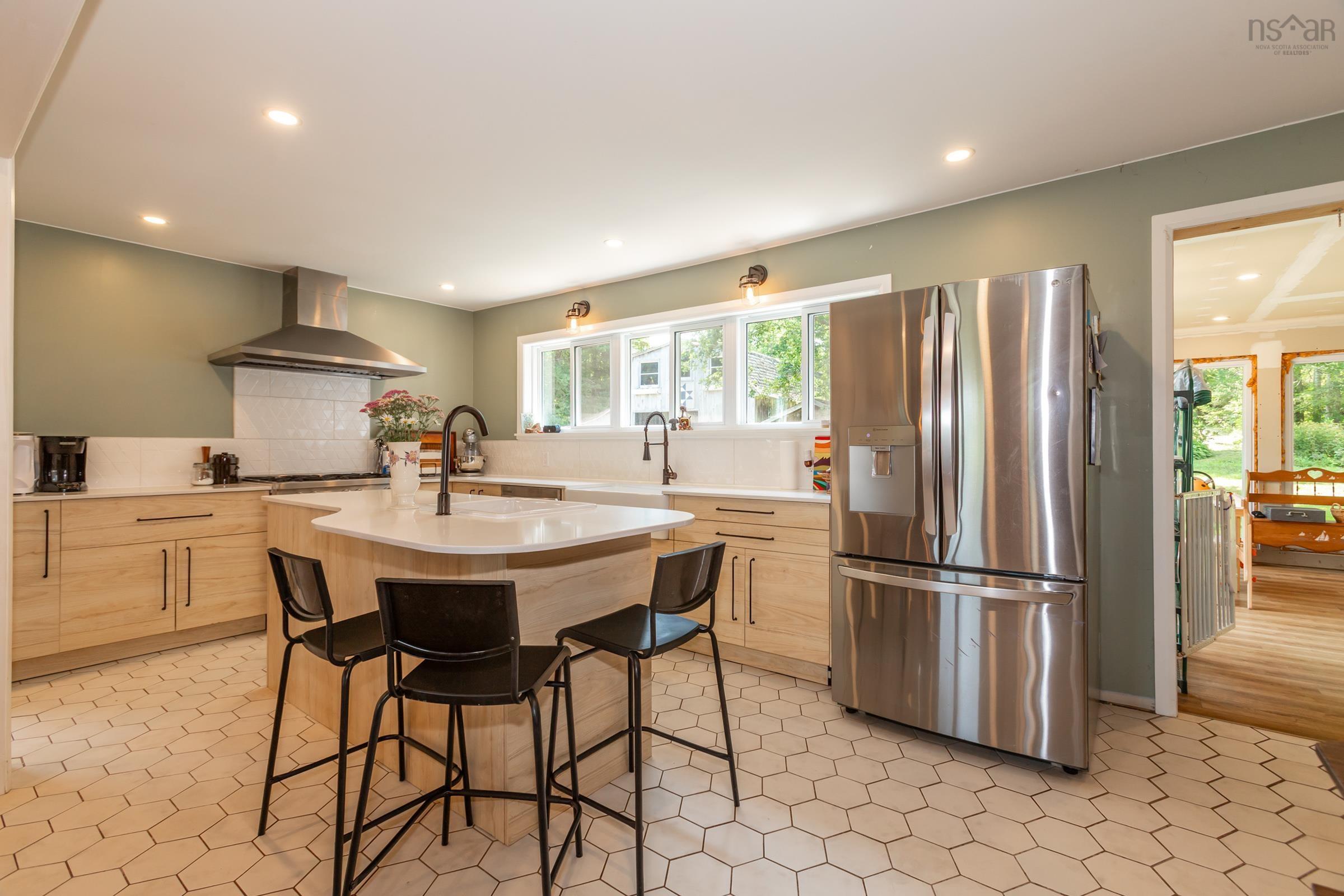 $499,999.00: 1242 Highway 201, Round Hill