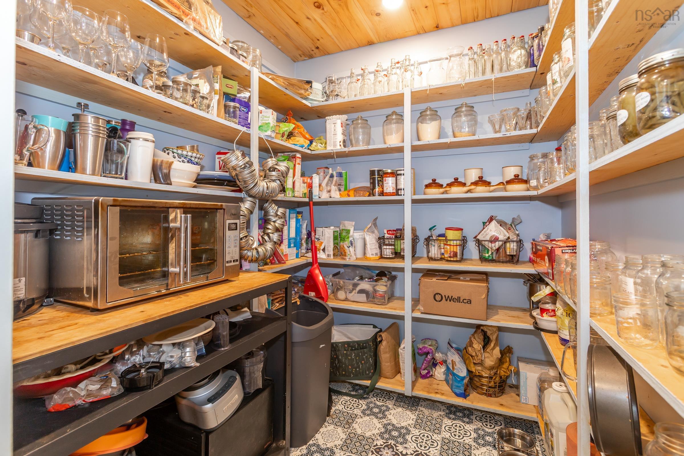 $499,999.00: 1242 Highway 201, Round Hill