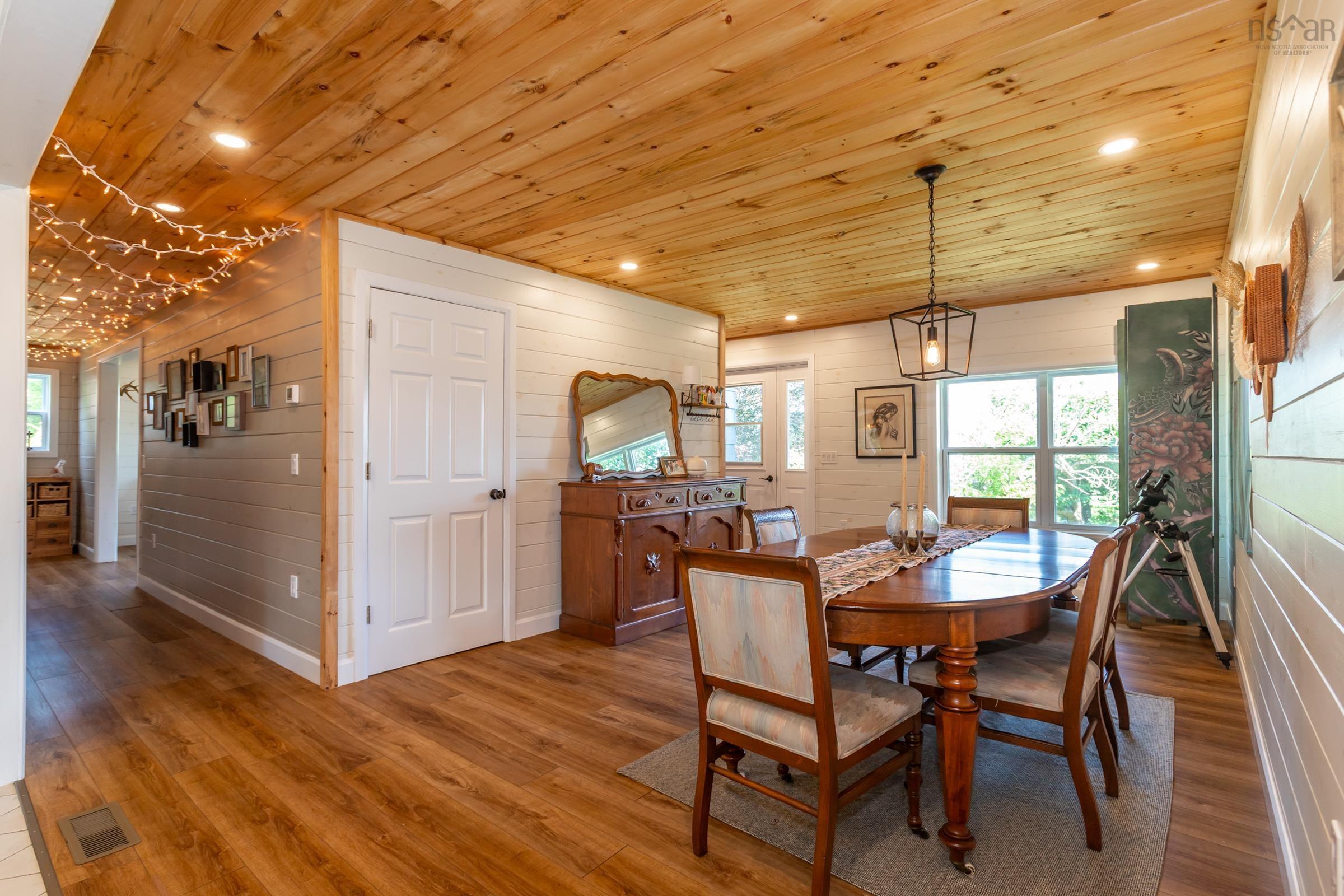 $499,999.00: 1242 Highway 201, Round Hill