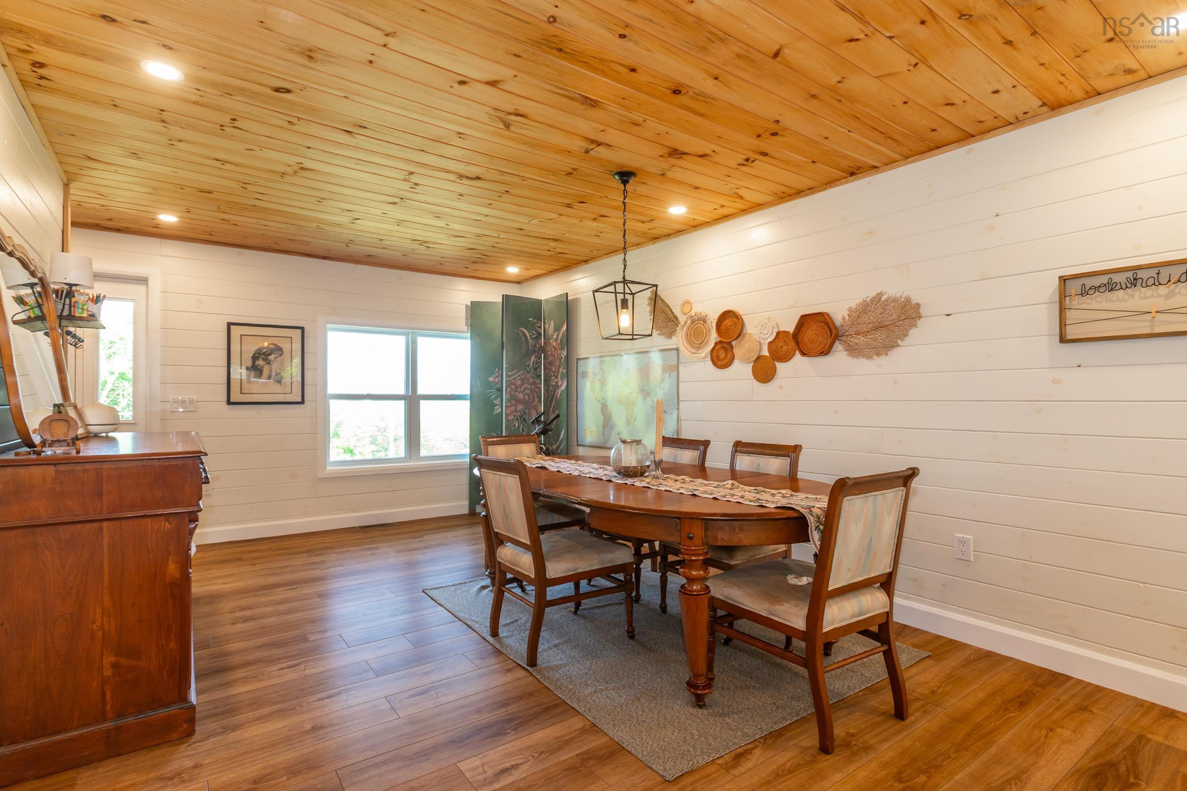 $499,999.00: 1242 Highway 201, Round Hill