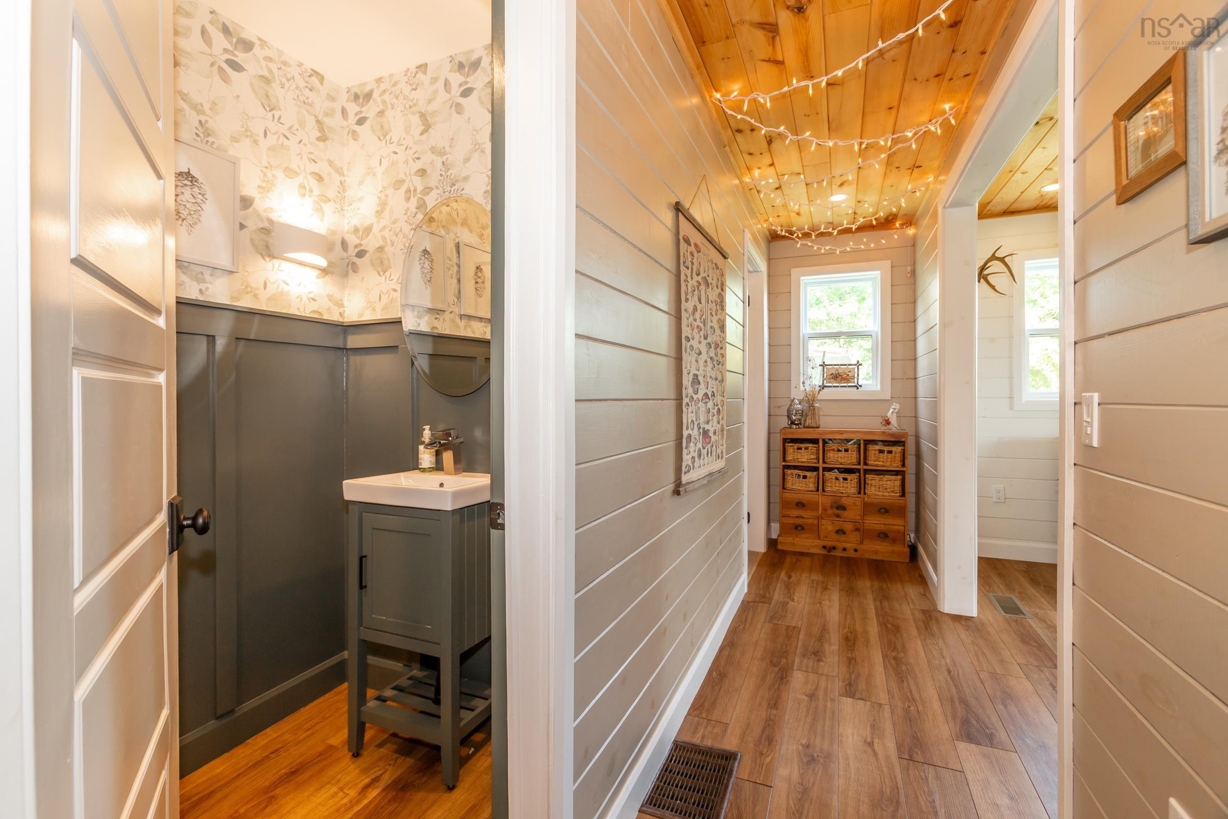 $499,999.00: 1242 Highway 201, Round Hill