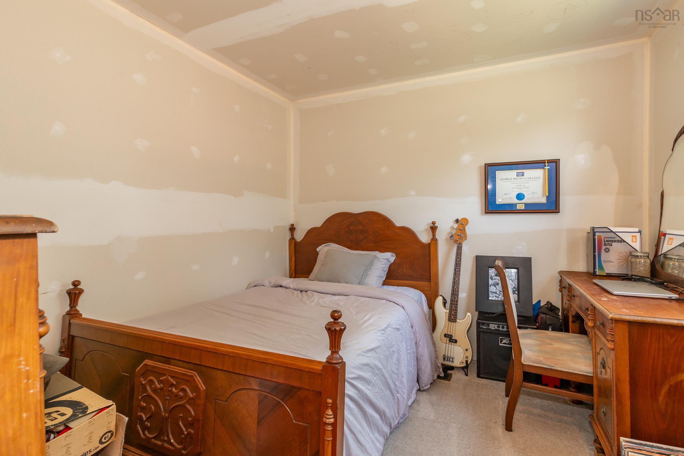 $499,999.00: 1242 Highway 201, Round Hill