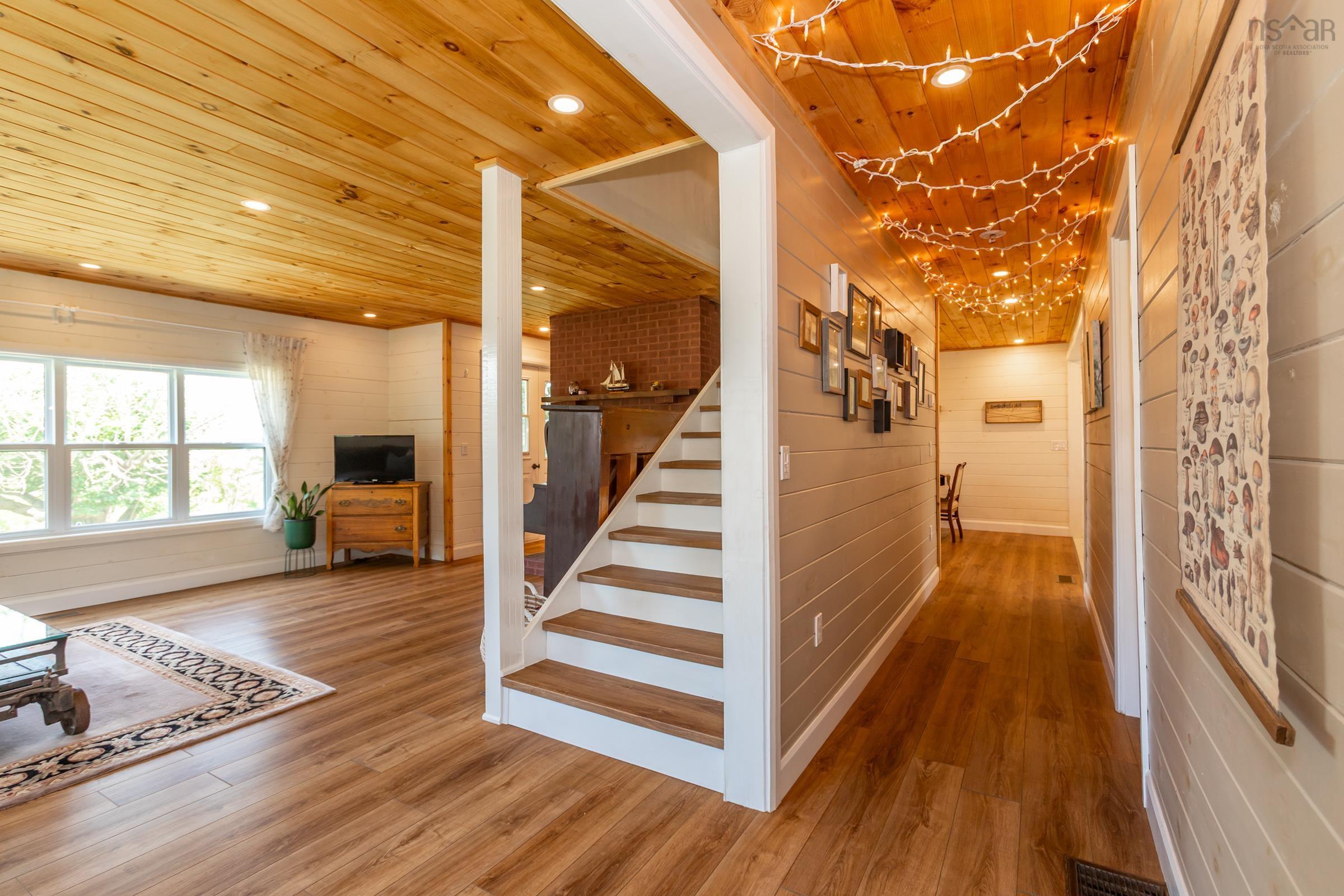 $499,999.00: 1242 Highway 201, Round Hill