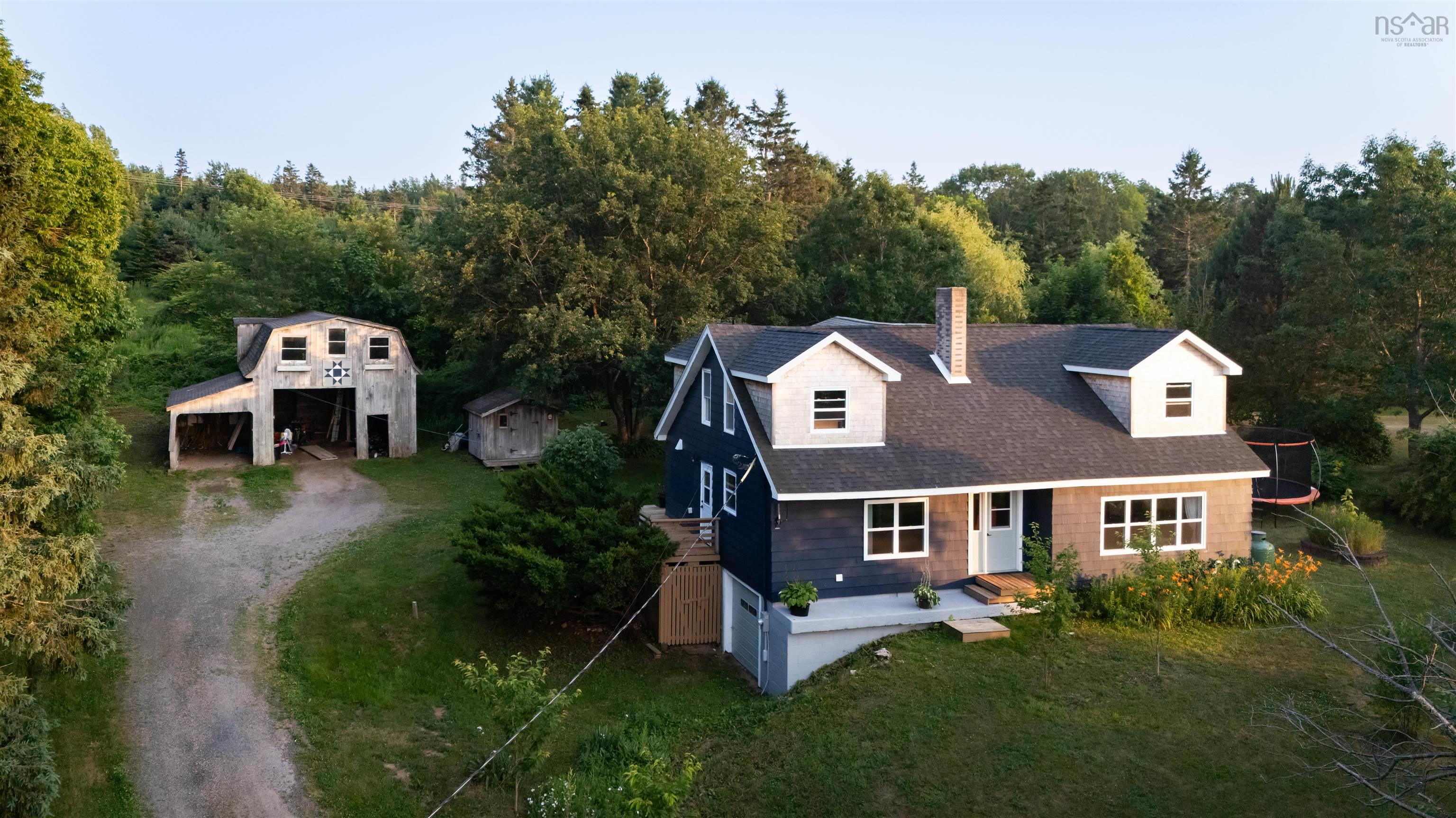 $499,999.00: 1242 Highway 201, Round Hill