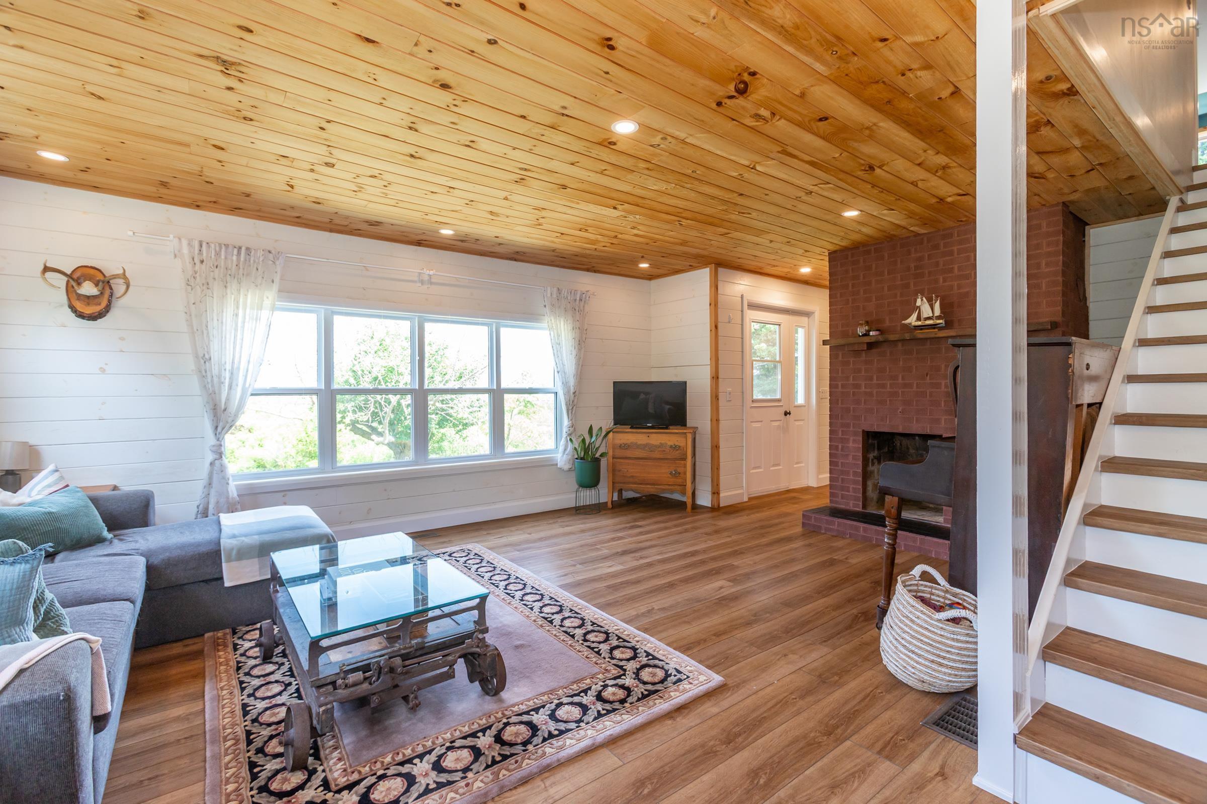 $499,999.00: 1242 Highway 201, Round Hill