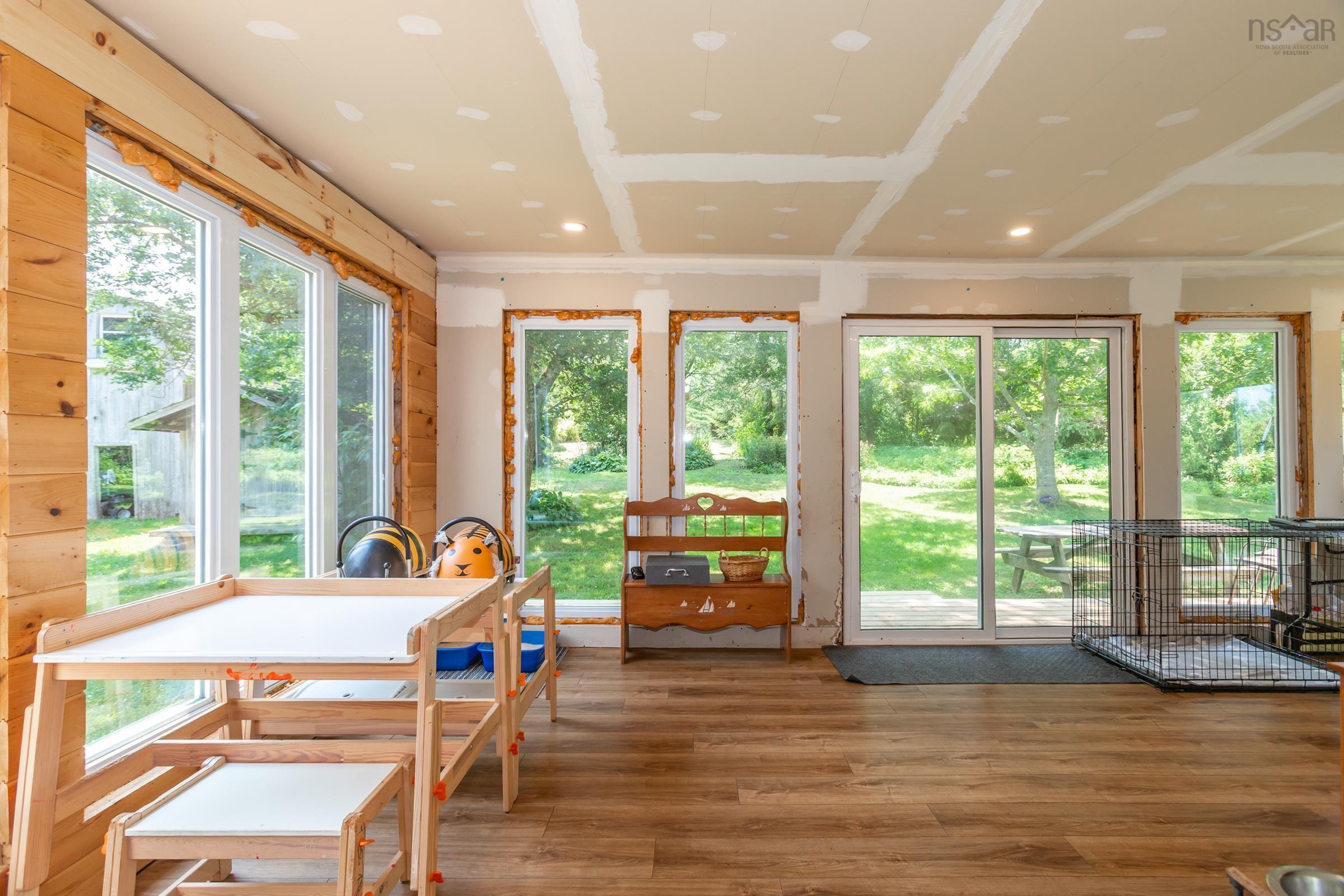 $499,999.00: 1242 Highway 201, Round Hill