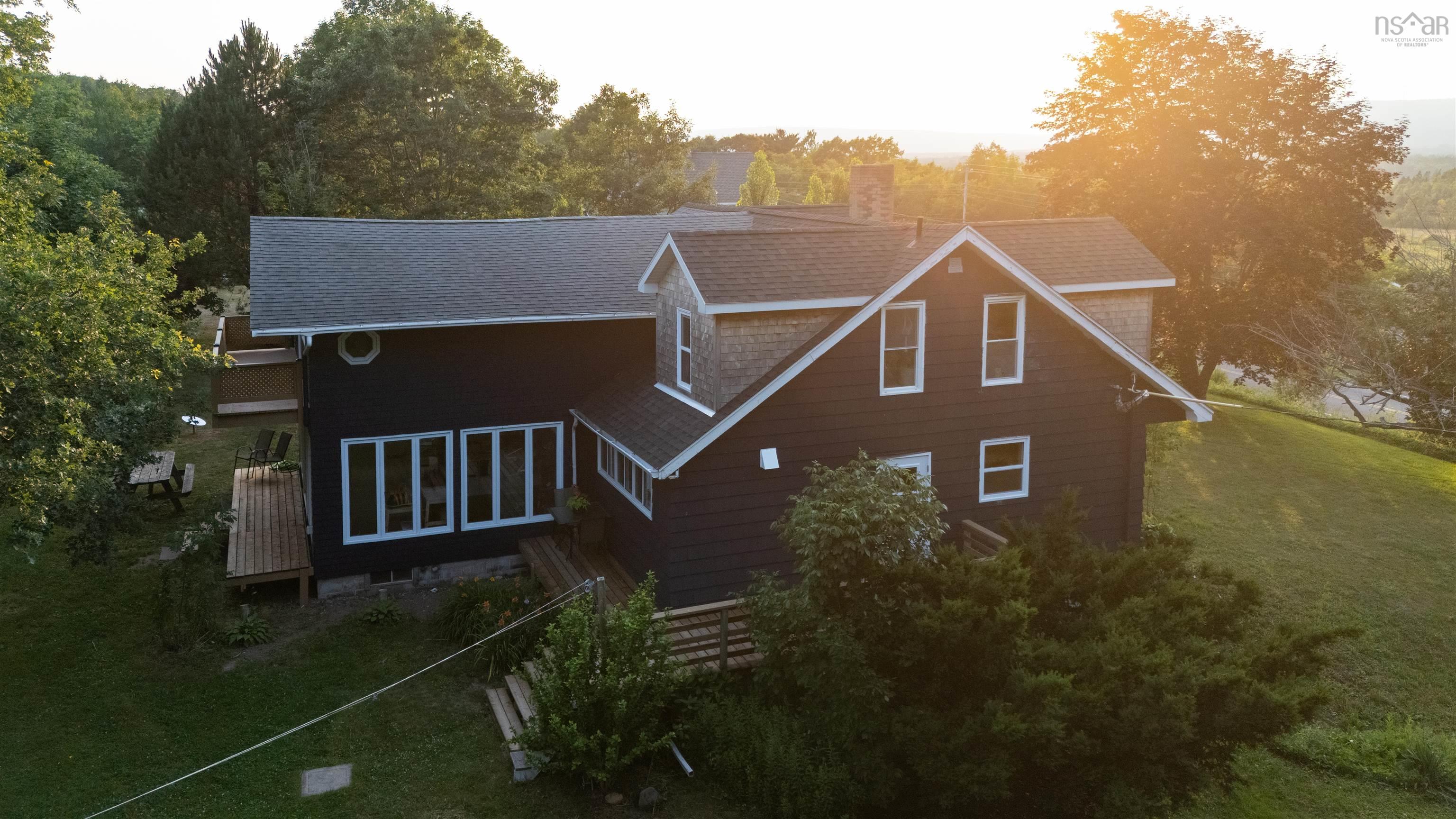 $499,999.00: 1242 Highway 201, Round Hill