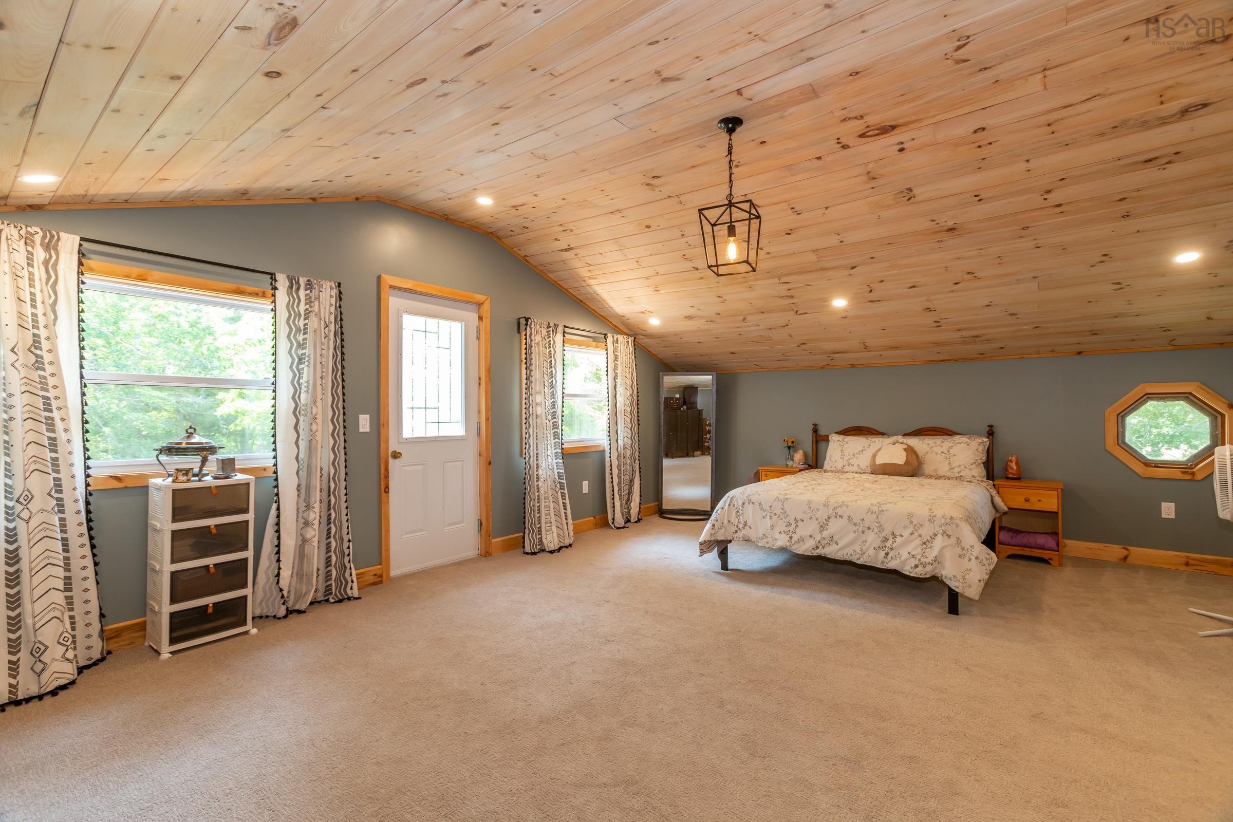 $499,999.00: 1242 Highway 201, Round Hill