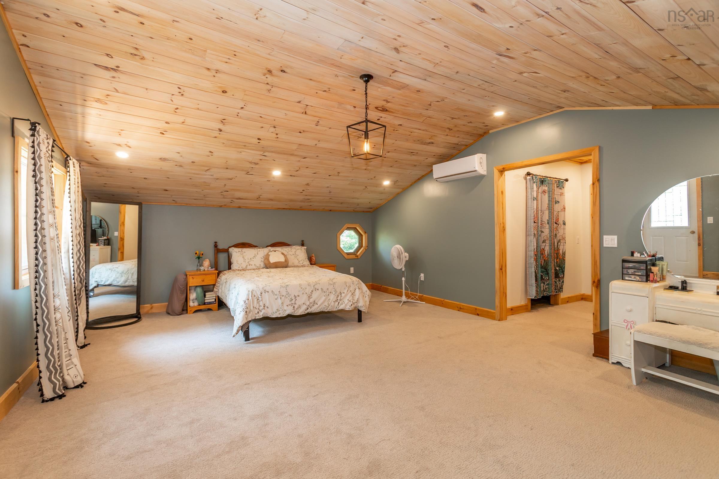 $499,999.00: 1242 Highway 201, Round Hill