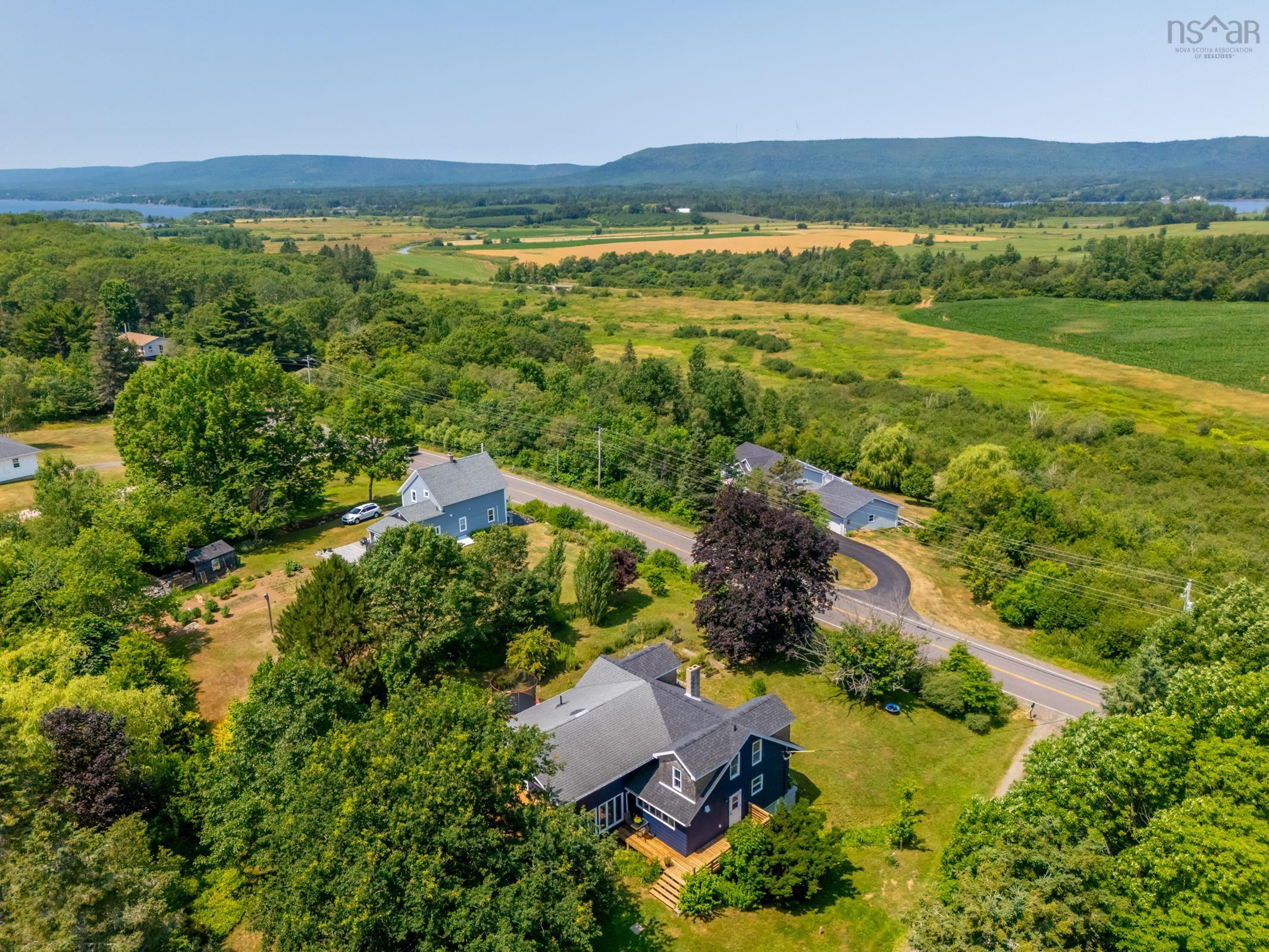 $499,999.00: 1242 Highway 201, Round Hill