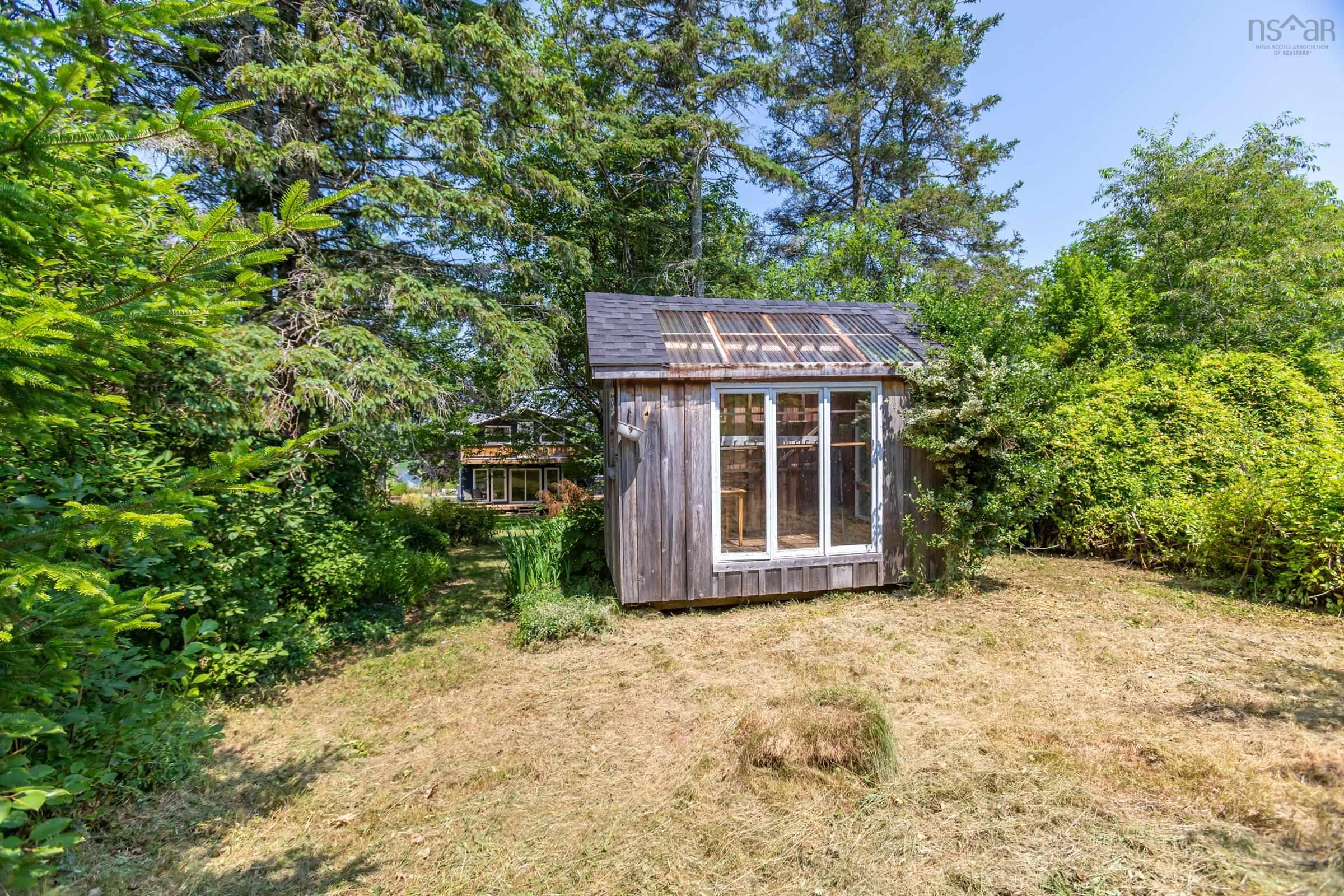 $499,999.00: 1242 Highway 201, Round Hill