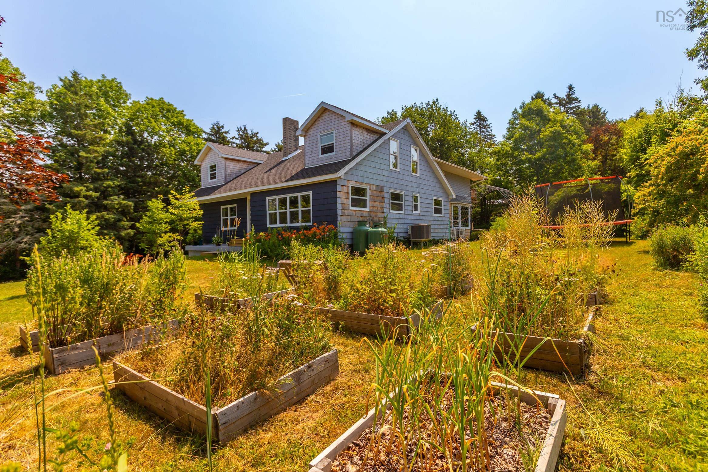 $499,999.00: 1242 Highway 201, Round Hill