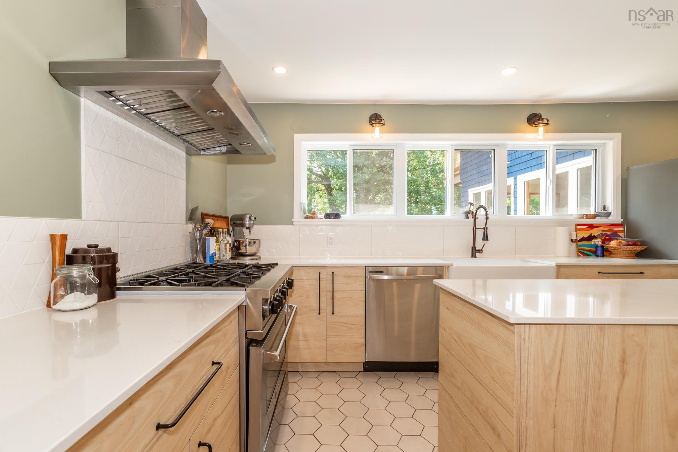 $499,999.00: 1242 Highway 201, Round Hill