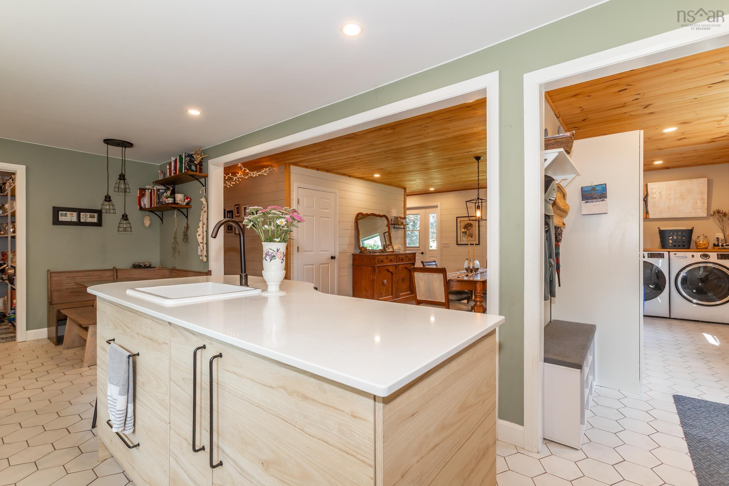 $499,999.00: 1242 Highway 201, Round Hill