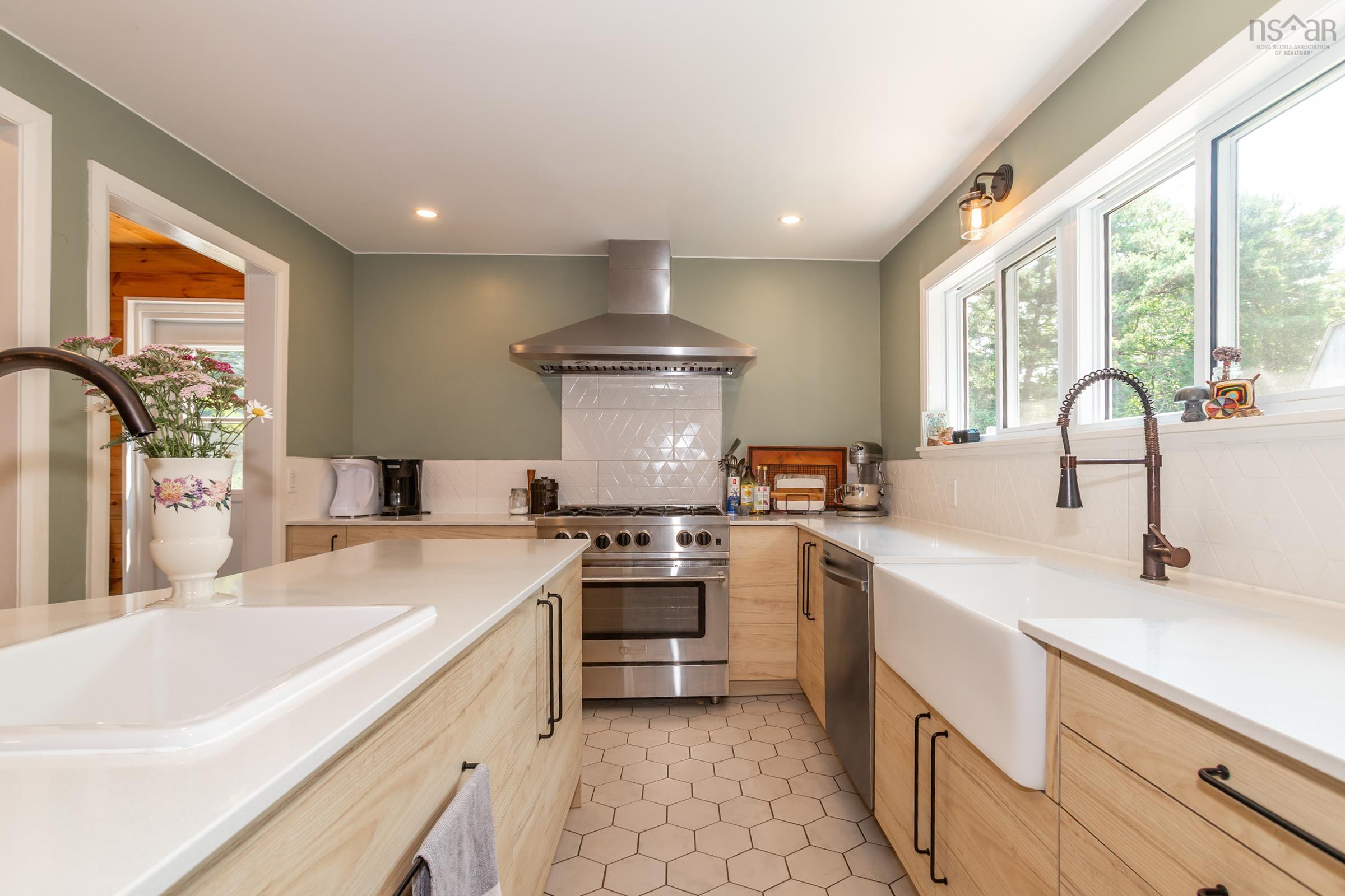 $499,999.00: 1242 Highway 201, Round Hill