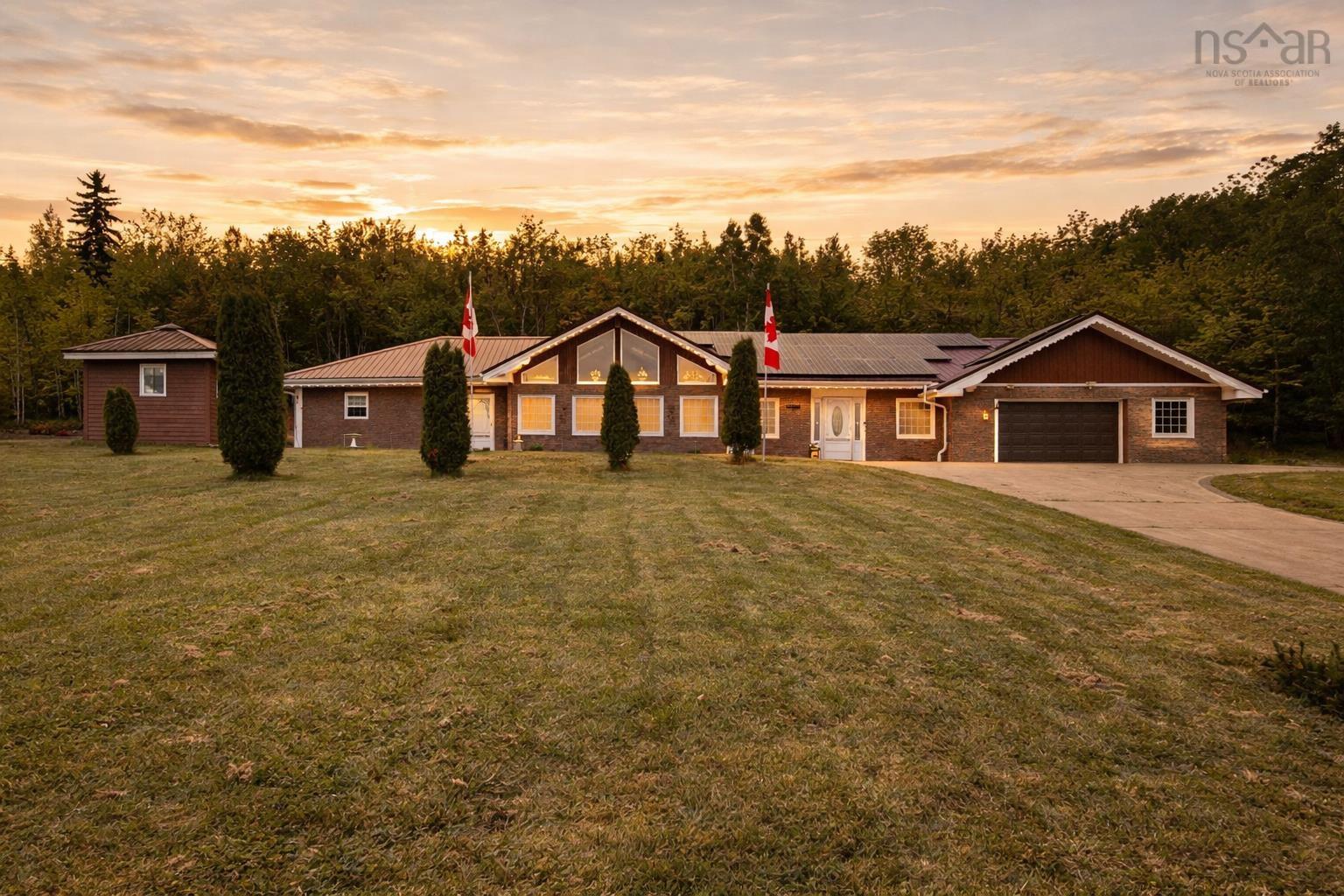 $449,000.00: 10383 105 Highway, Aberdeen