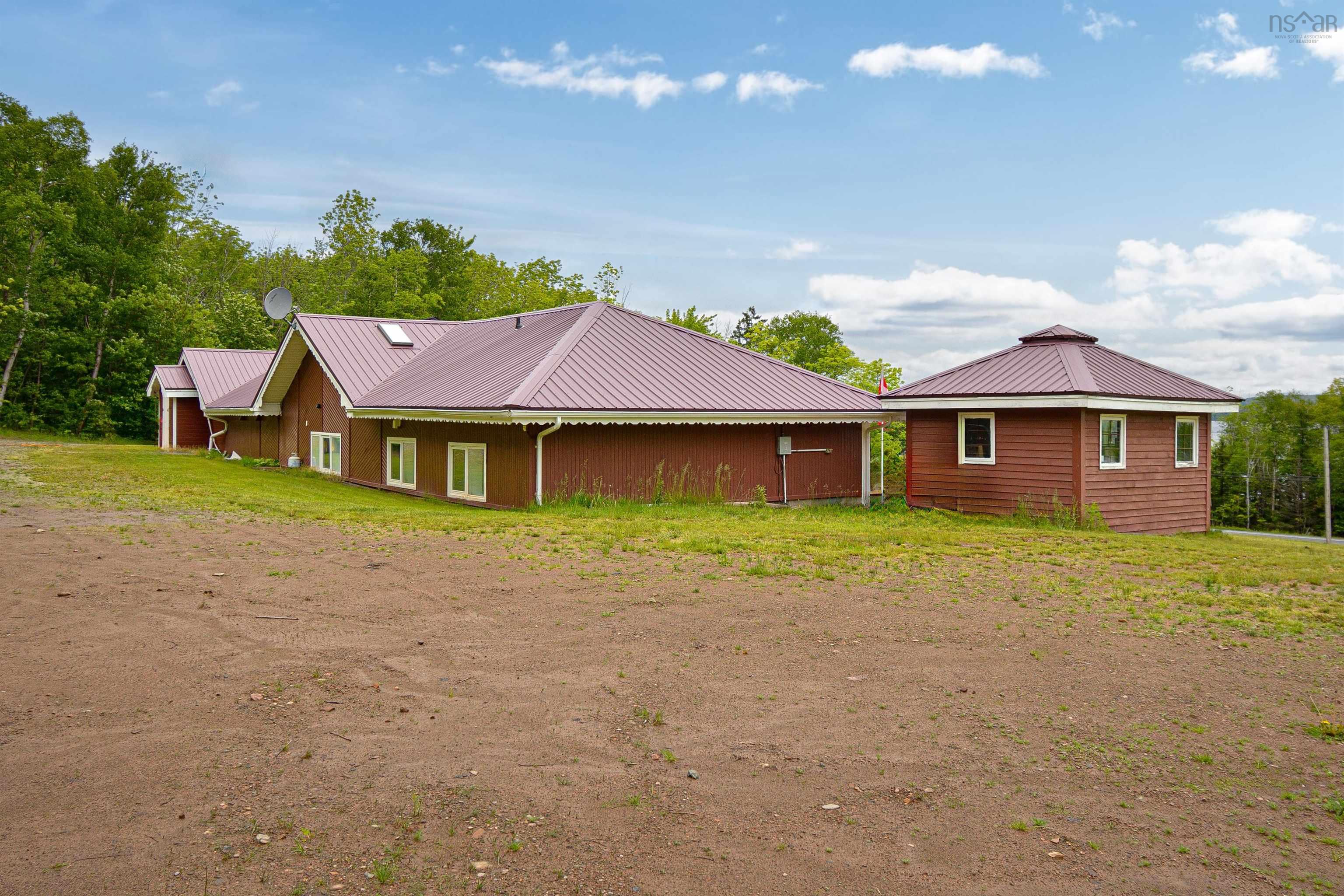 $449,000.00: 10383 105 Highway, Aberdeen