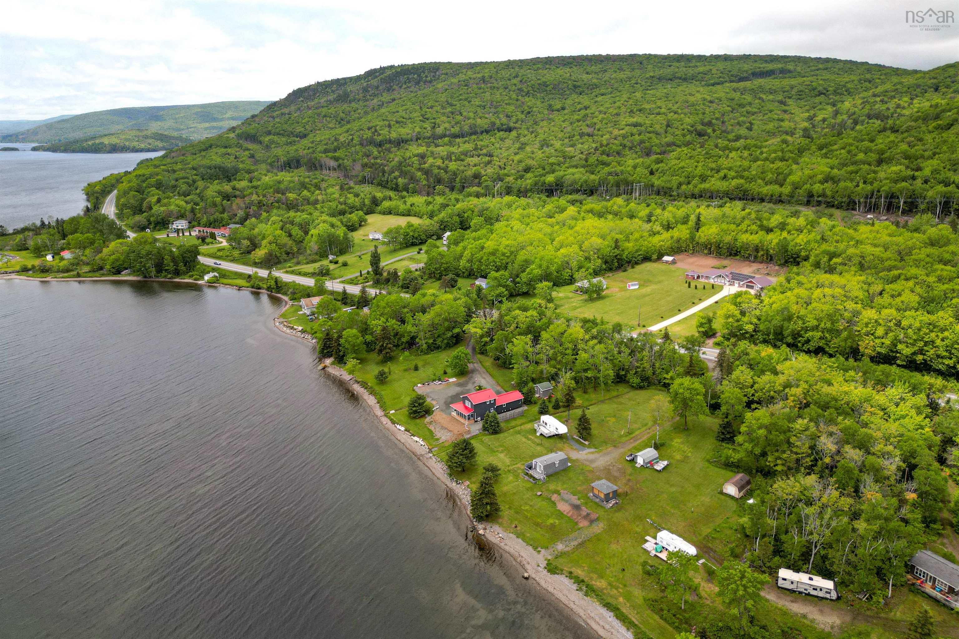 $449,000.00: 10383 105 Highway, Aberdeen