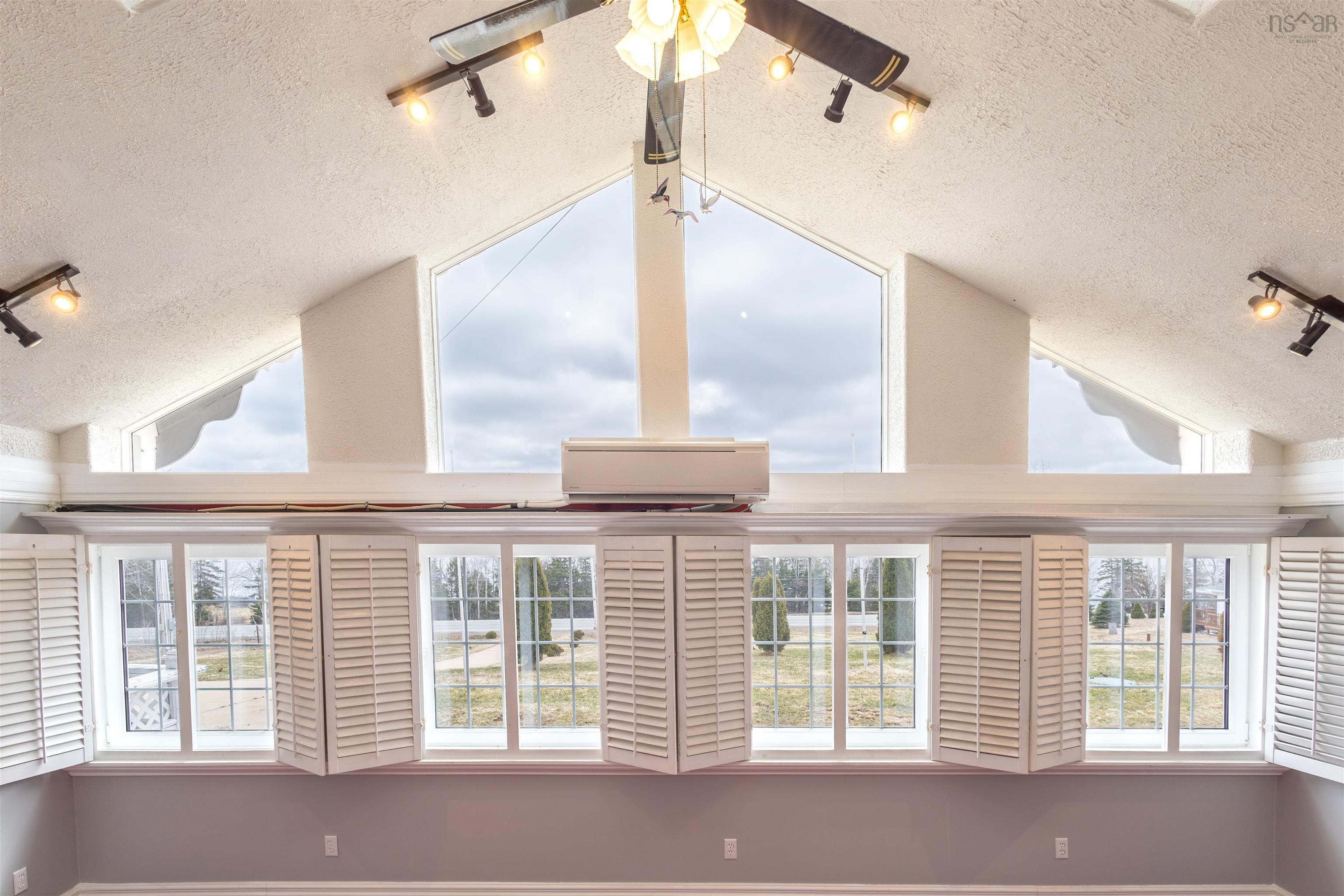 $449,000.00: 10383 105 Highway, Aberdeen