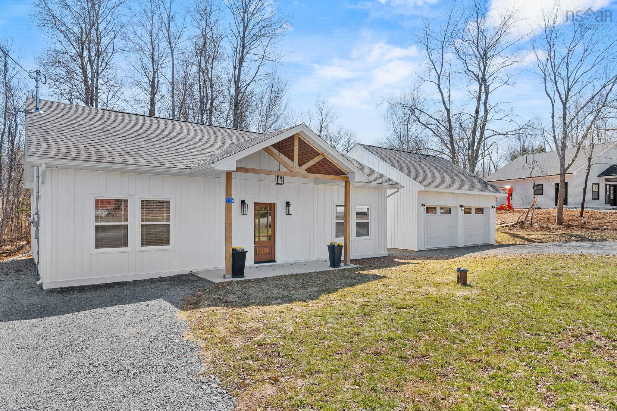 $529,900.00: 15 Chalet Crescent, Brooklyn