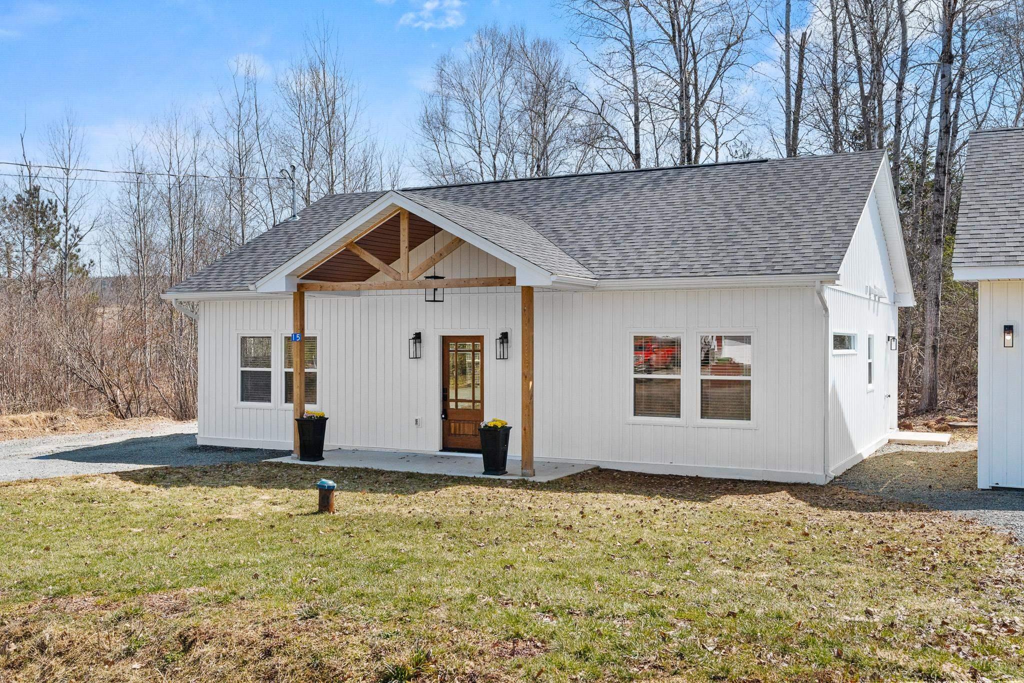 $529,900.00: 15 Chalet Crescent, Brooklyn