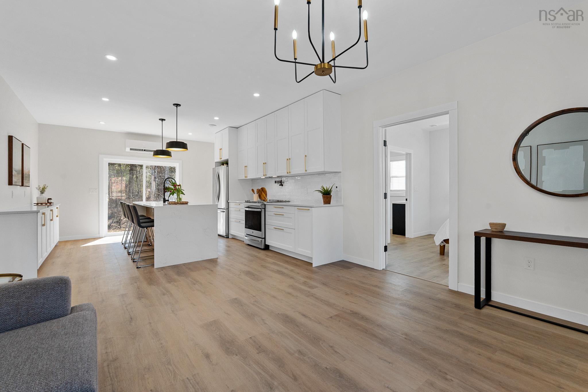 $529,900.00: 15 Chalet Crescent, Brooklyn