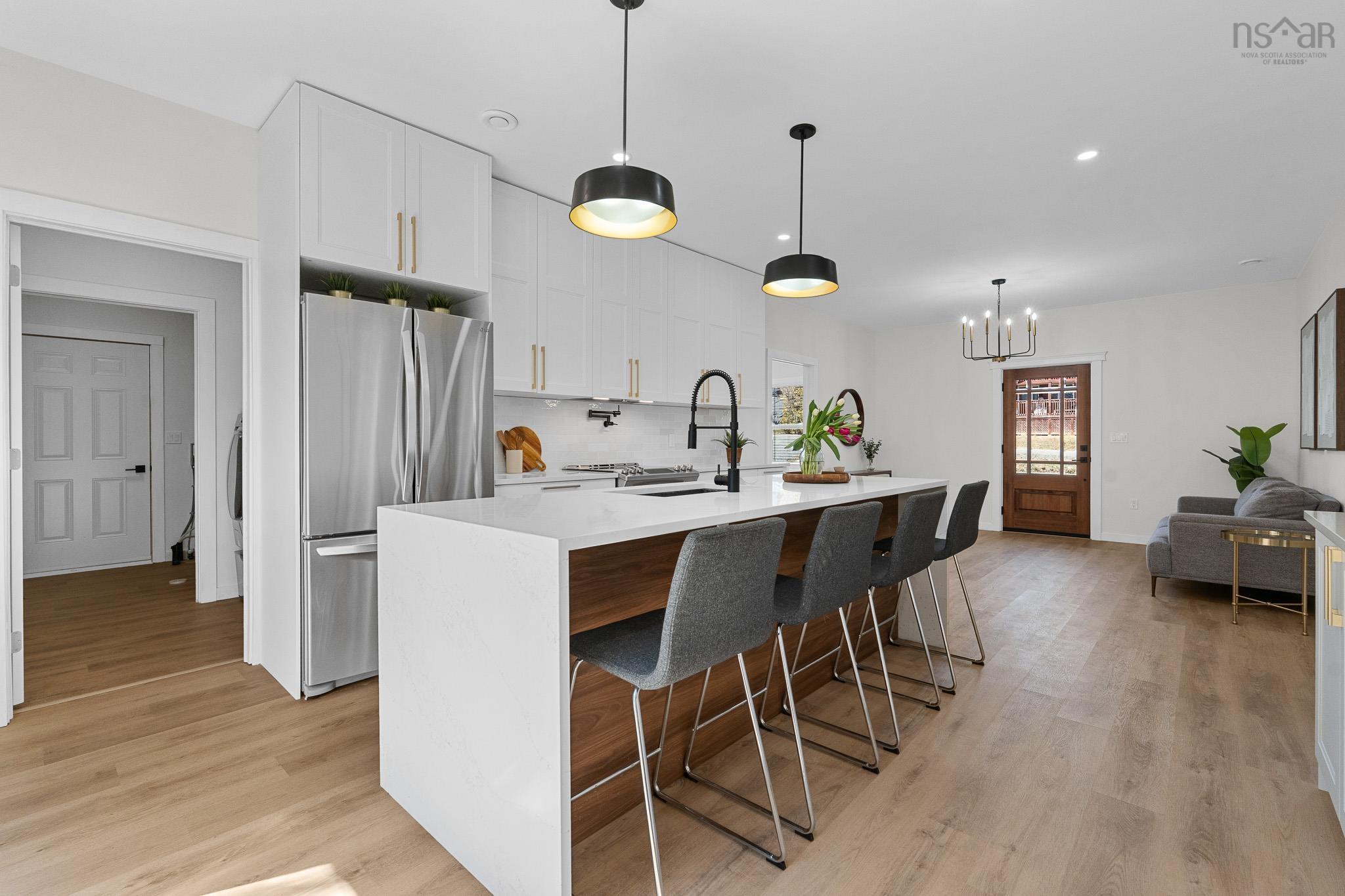 $529,900.00: 15 Chalet Crescent, Brooklyn