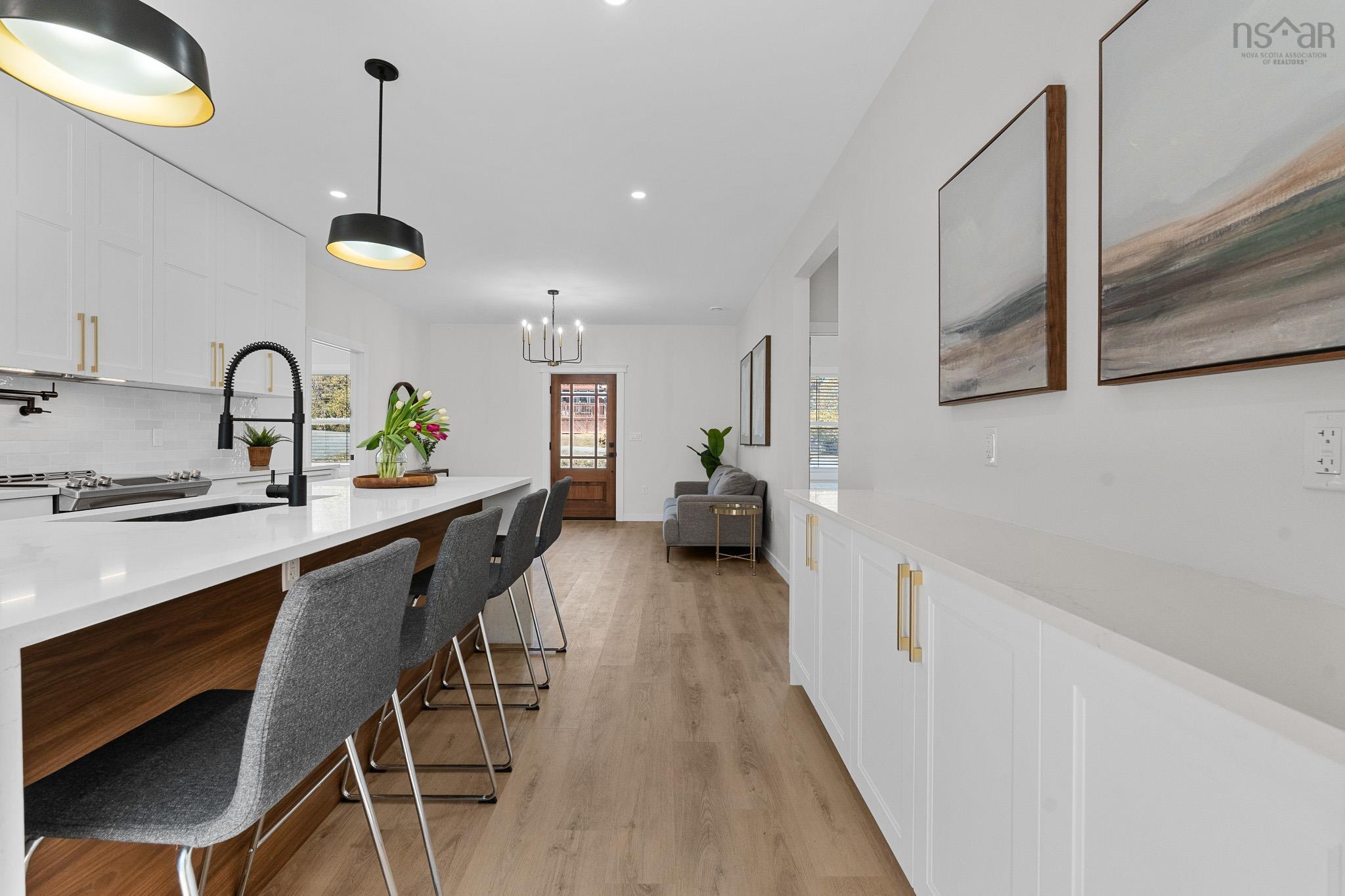 $529,900.00: 15 Chalet Crescent, Brooklyn