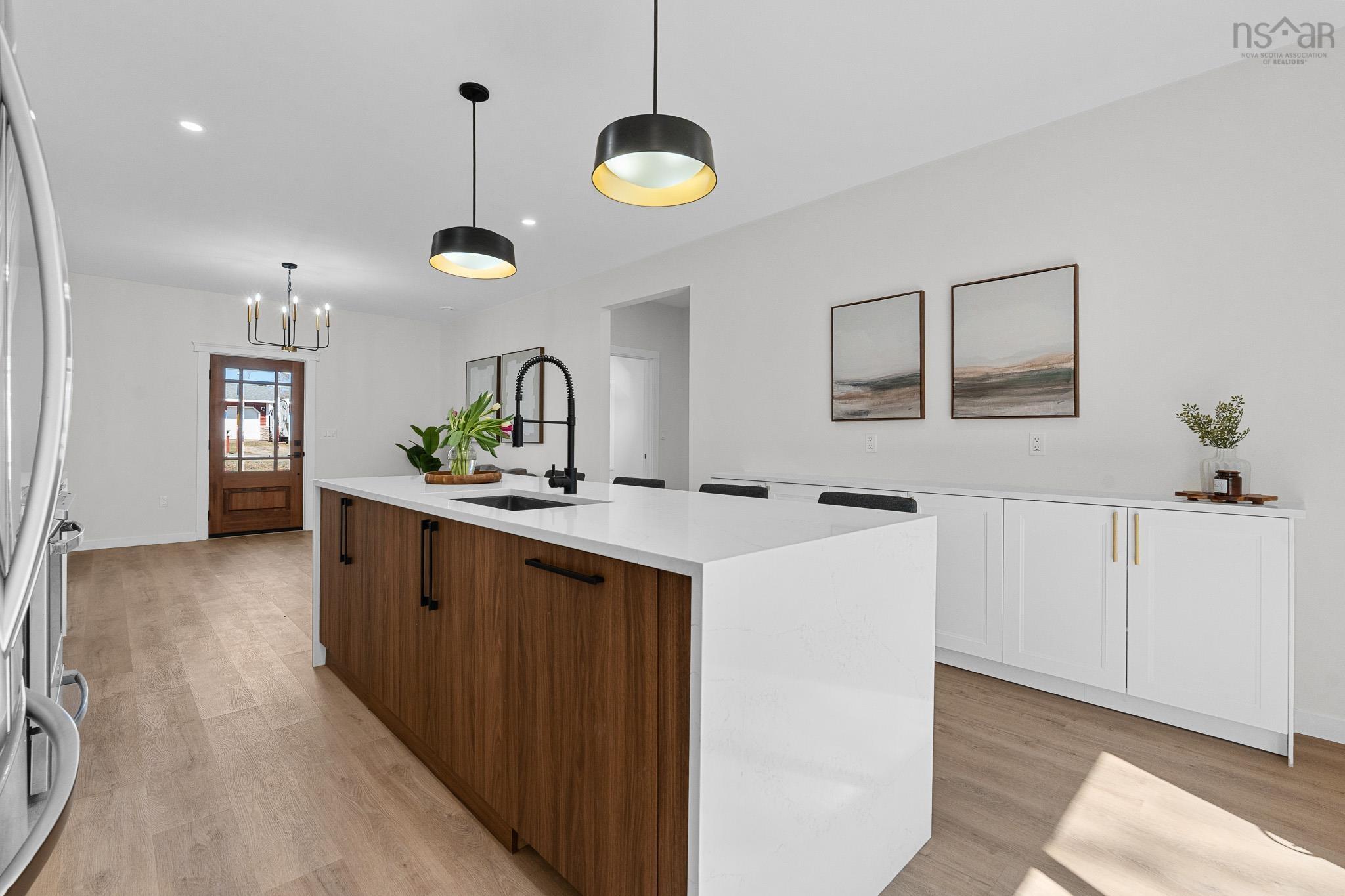 $529,900.00: 15 Chalet Crescent, Brooklyn