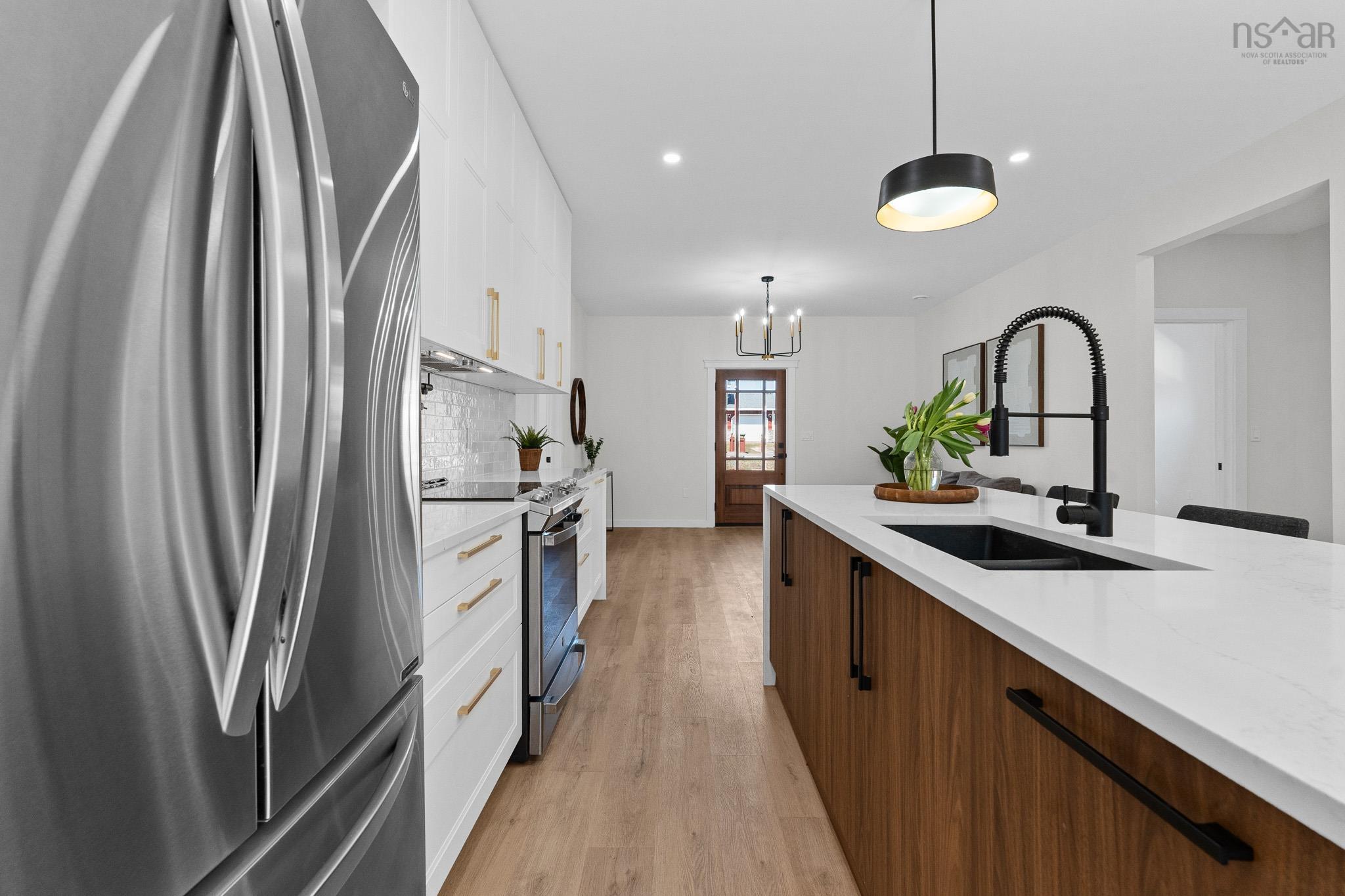 $529,900.00: 15 Chalet Crescent, Brooklyn