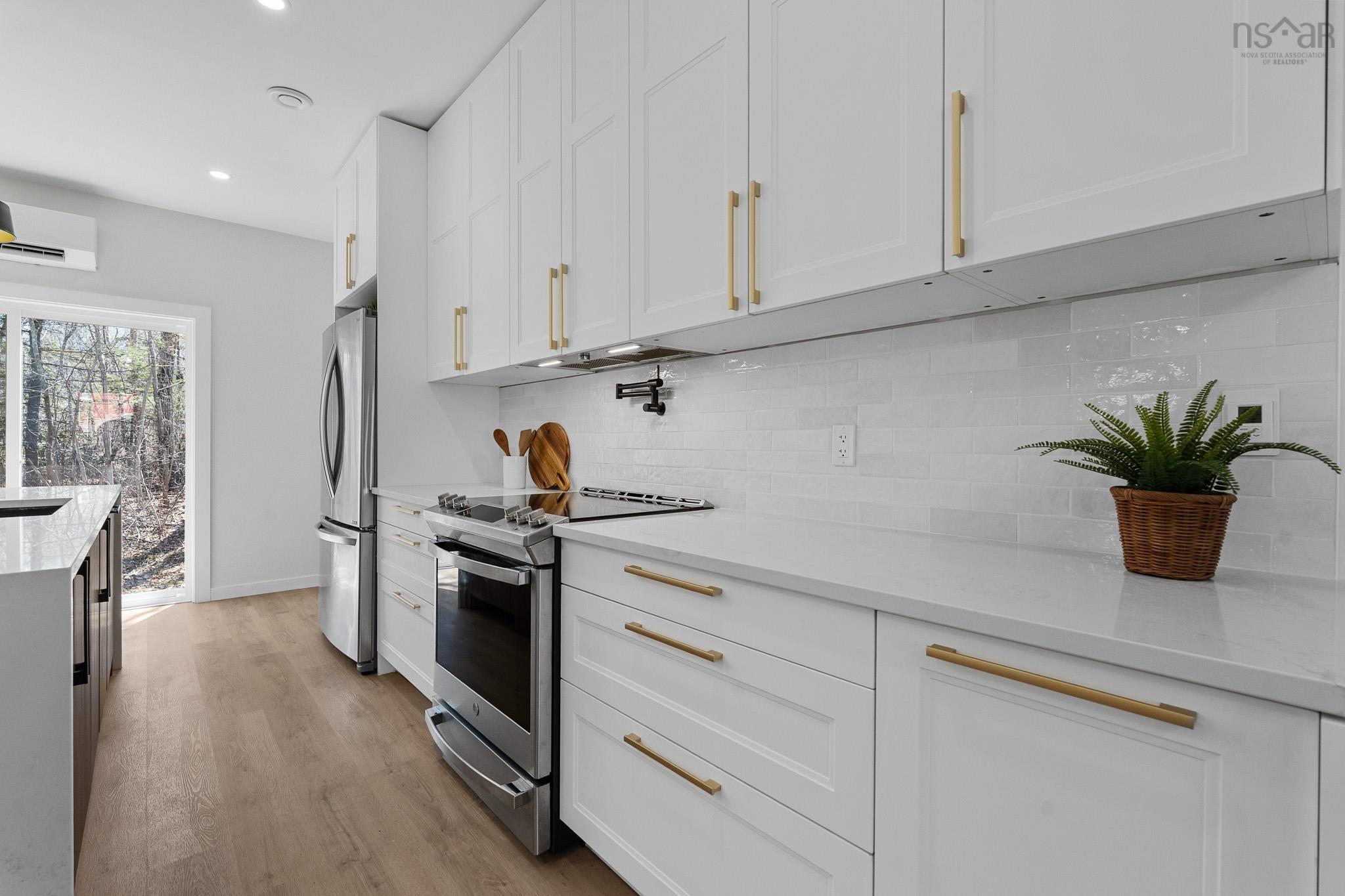 $529,900.00: 15 Chalet Crescent, Brooklyn