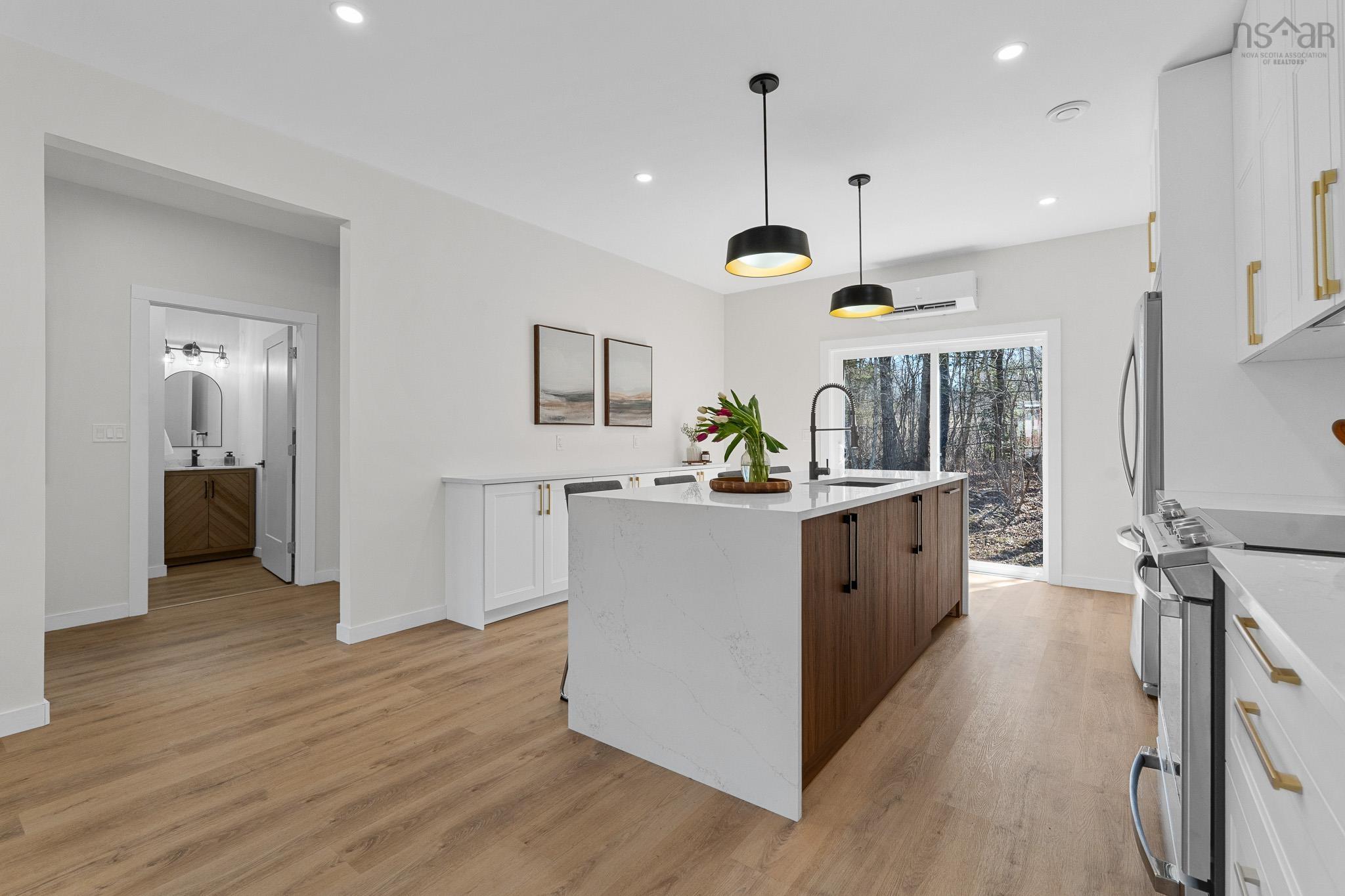 $529,900.00: 15 Chalet Crescent, Brooklyn