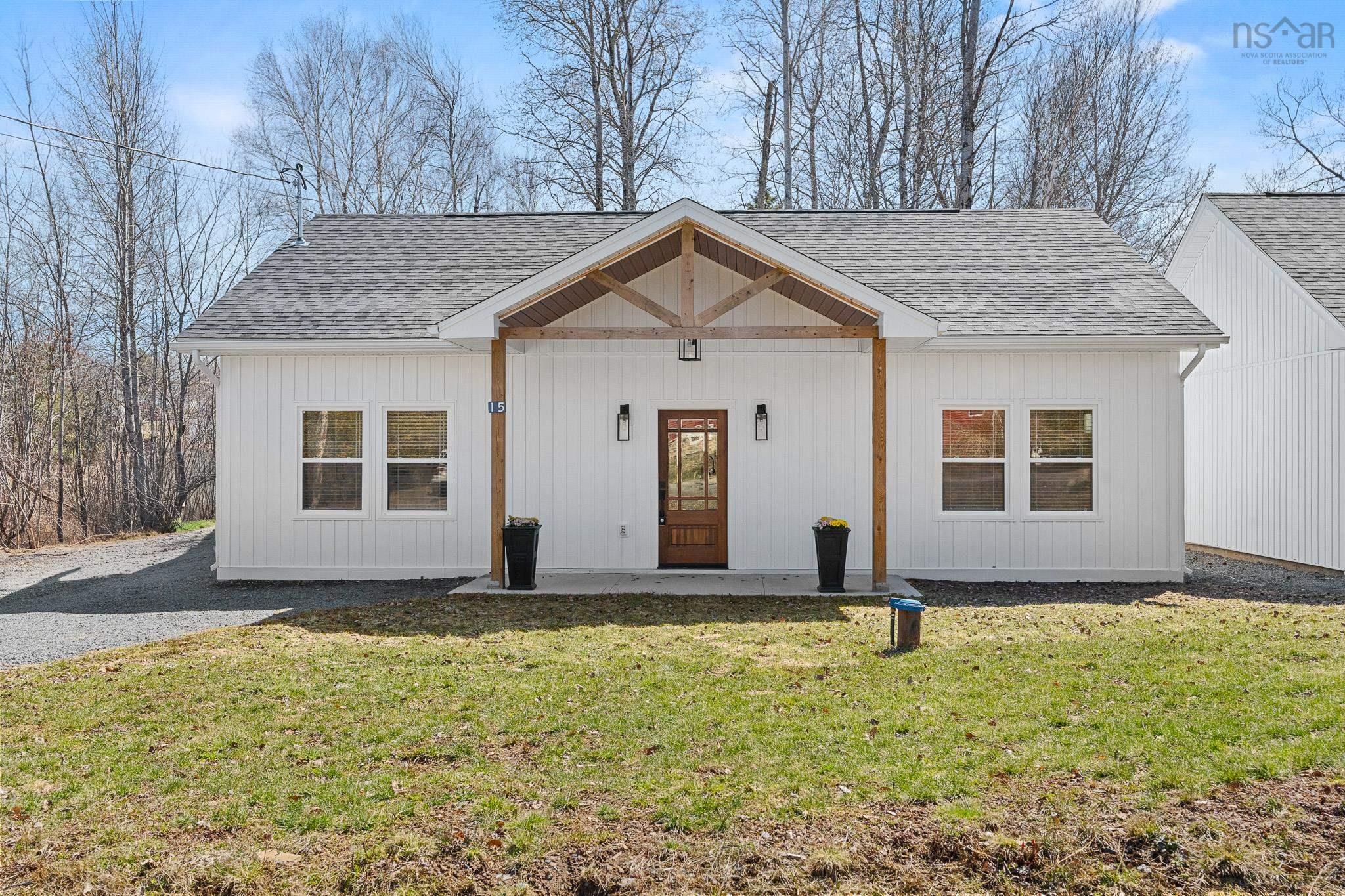 $529,900.00: 15 Chalet Crescent, Brooklyn