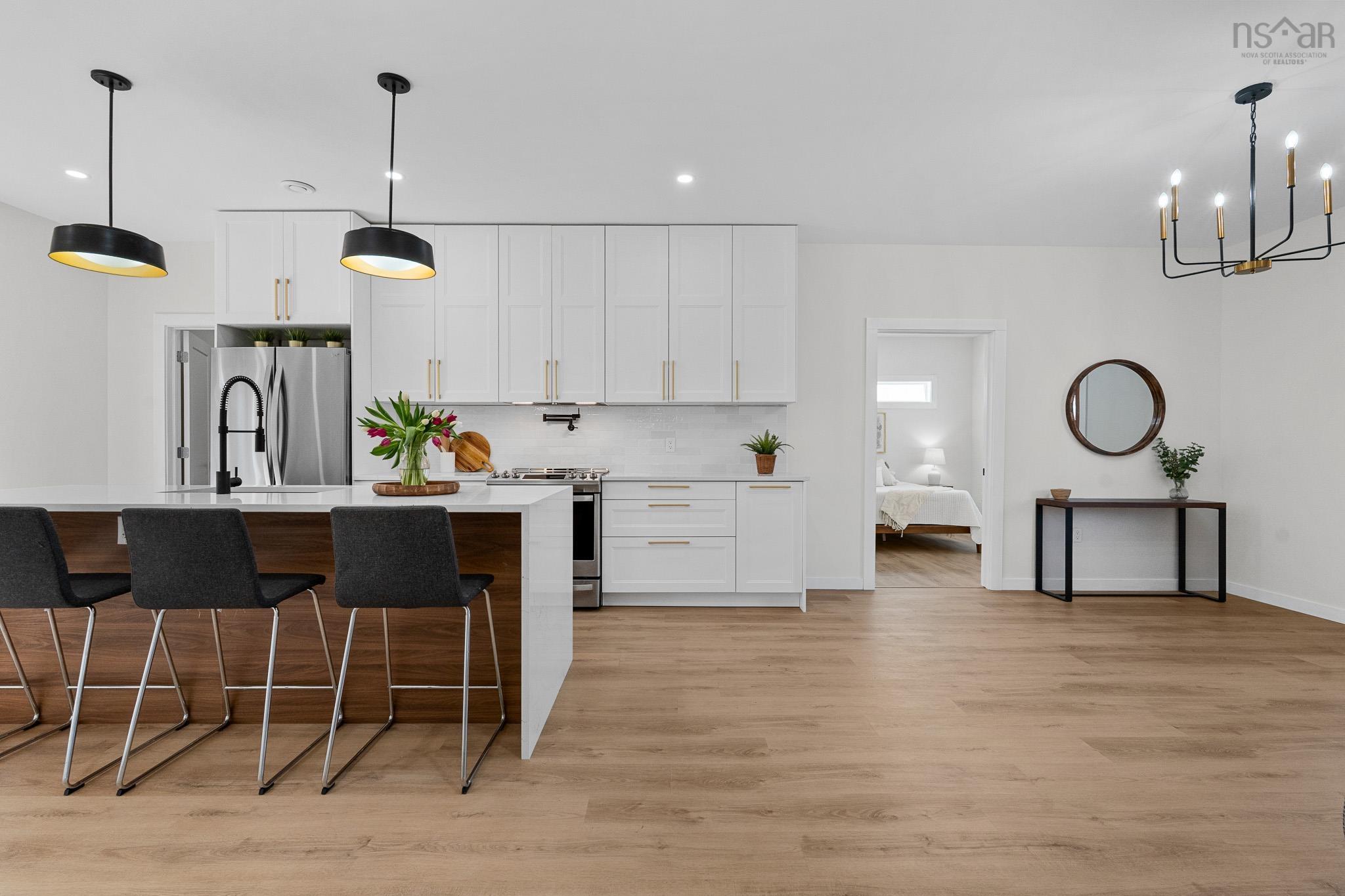 $529,900.00: 15 Chalet Crescent, Brooklyn