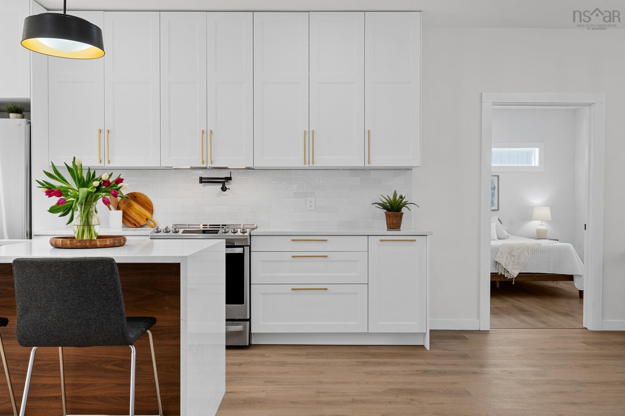 $529,900.00: 15 Chalet Crescent, Brooklyn