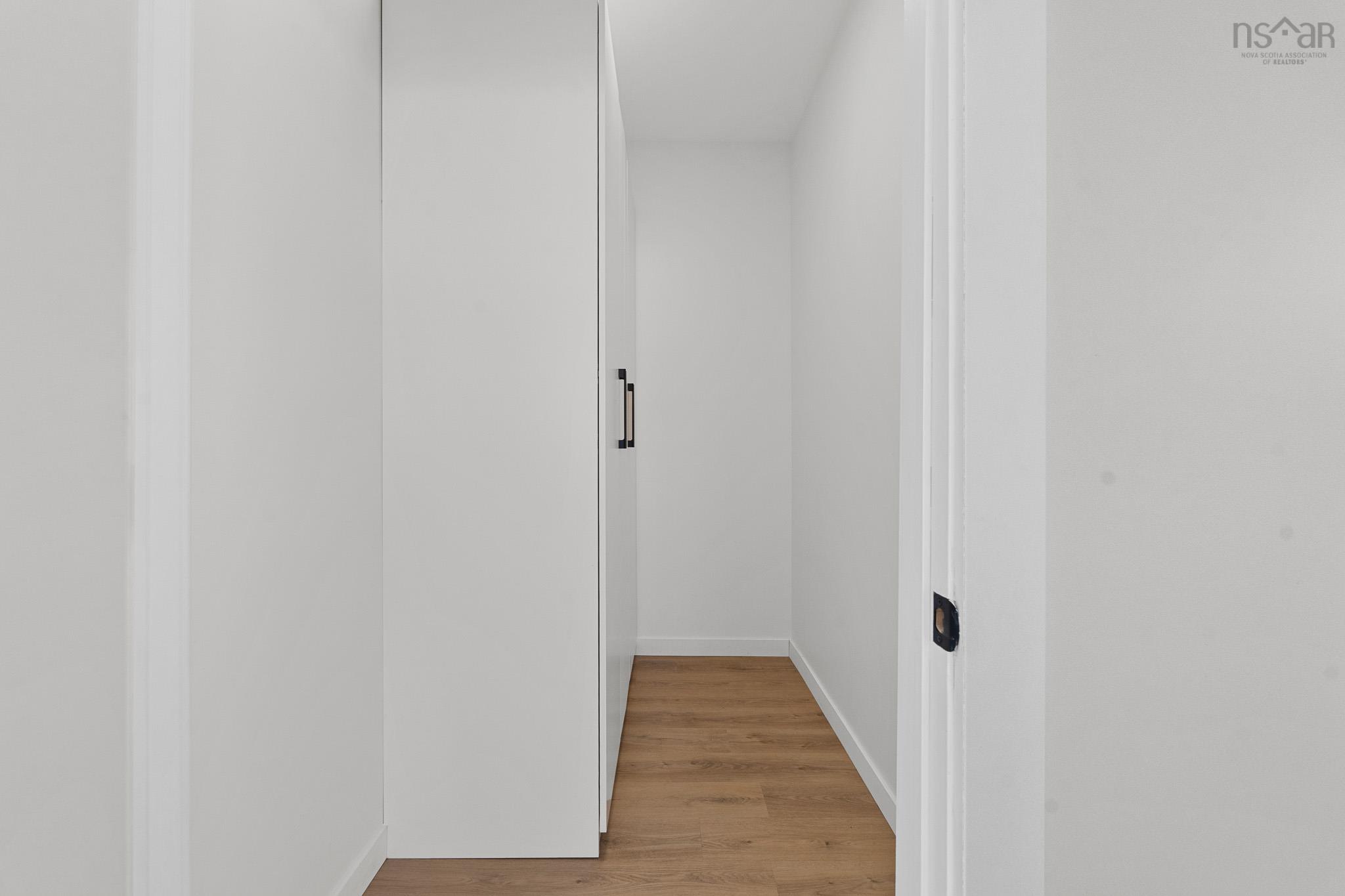 $529,900.00: 15 Chalet Crescent, Brooklyn