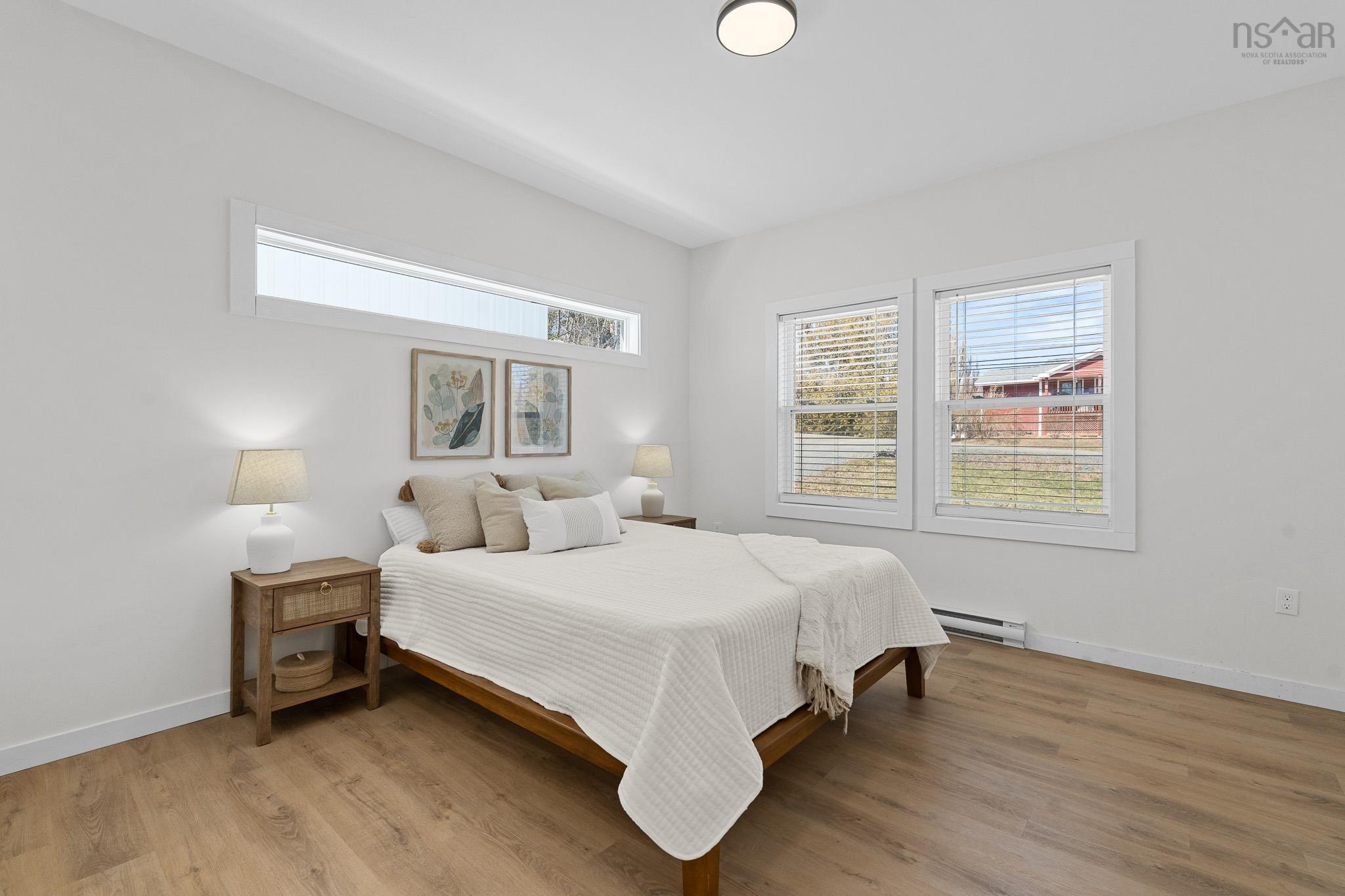 $529,900.00: 15 Chalet Crescent, Brooklyn