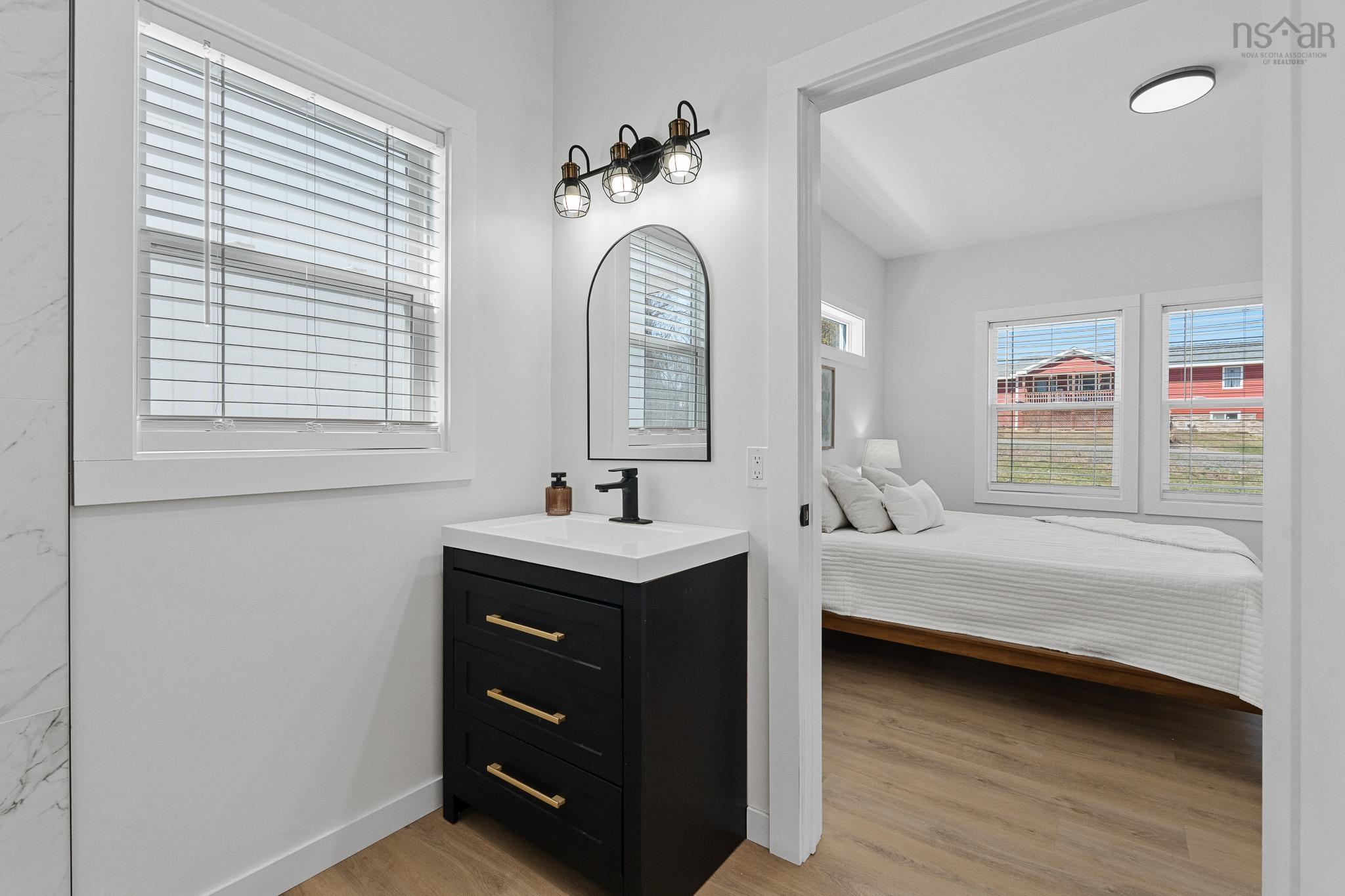 $529,900.00: 15 Chalet Crescent, Brooklyn