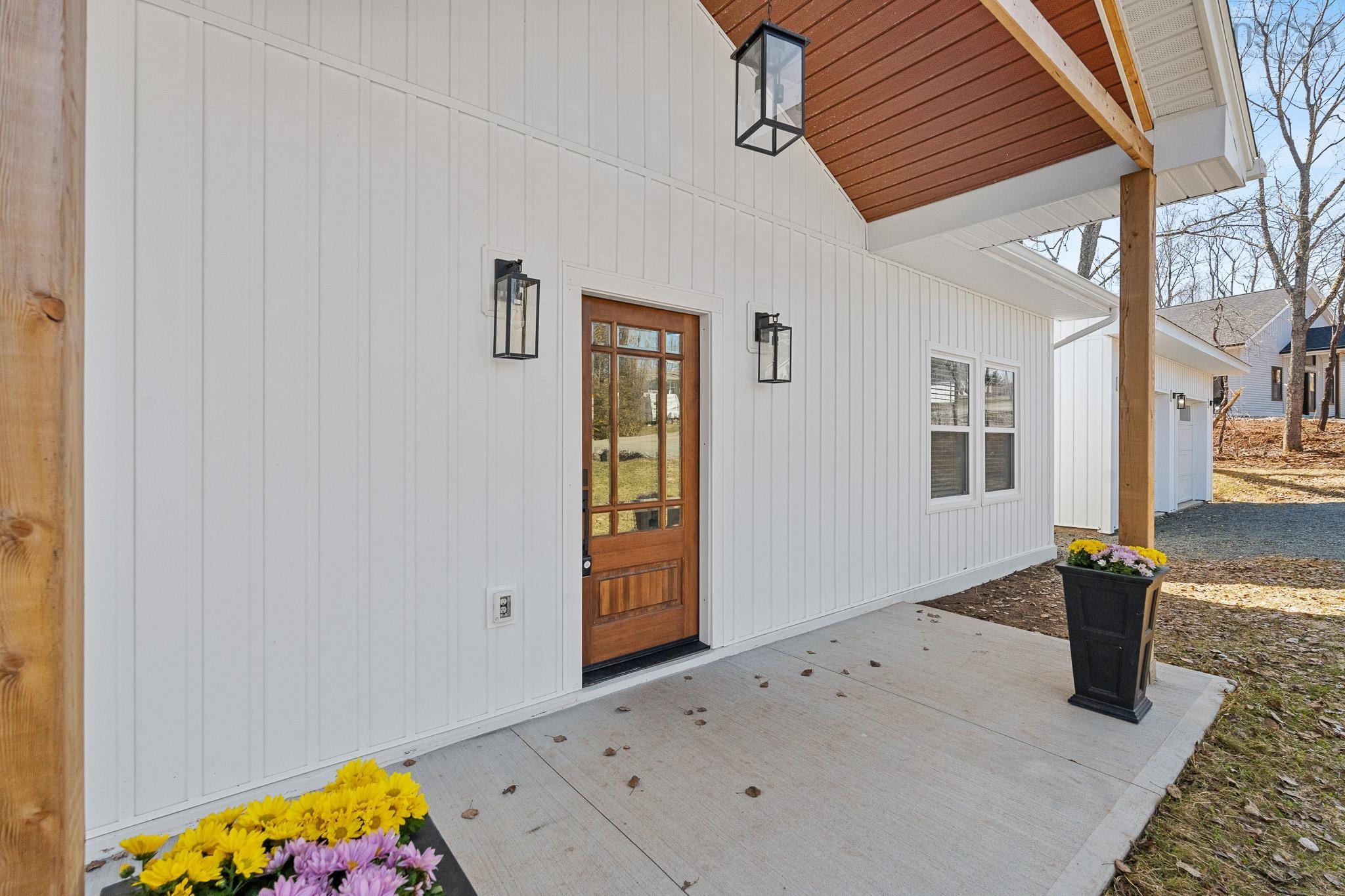 $529,900.00: 15 Chalet Crescent, Brooklyn