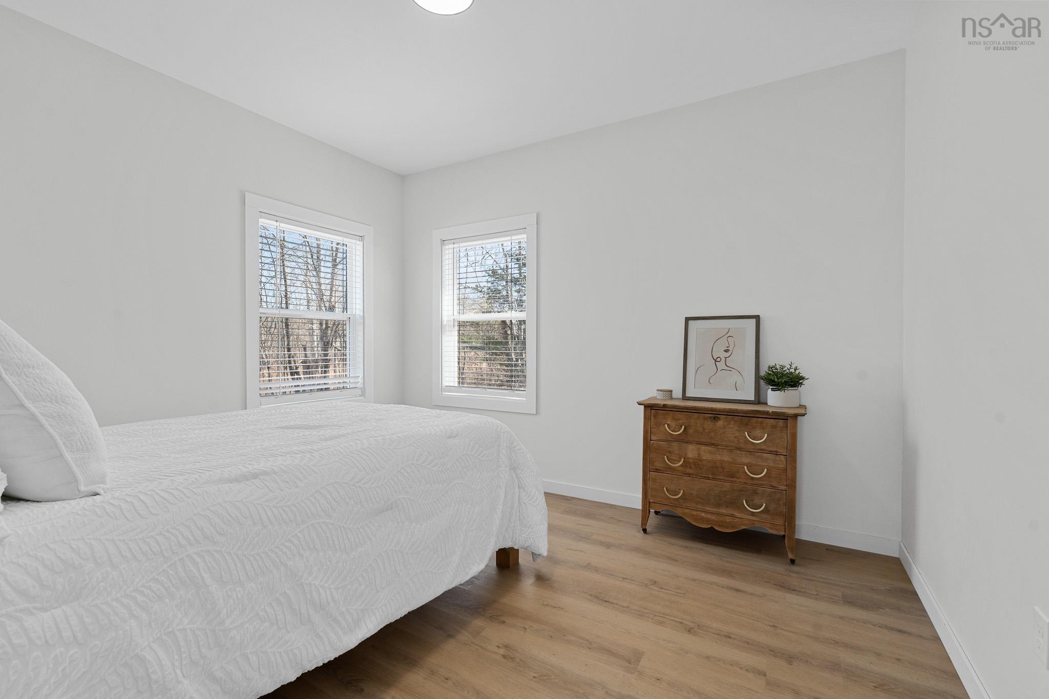 $529,900.00: 15 Chalet Crescent, Brooklyn