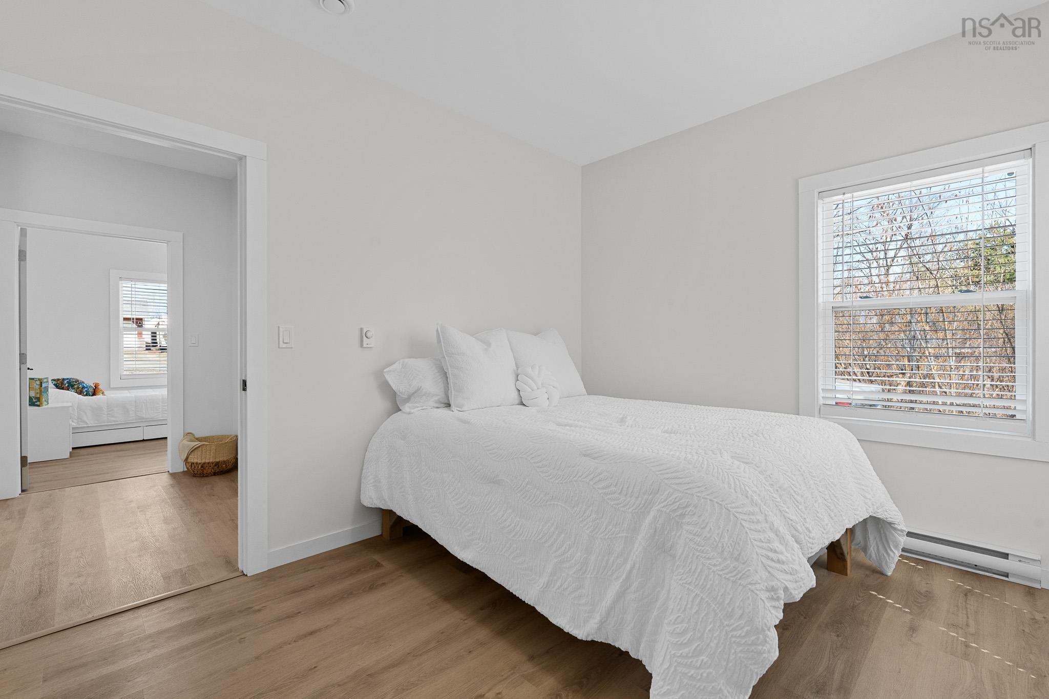 $529,900.00: 15 Chalet Crescent, Brooklyn